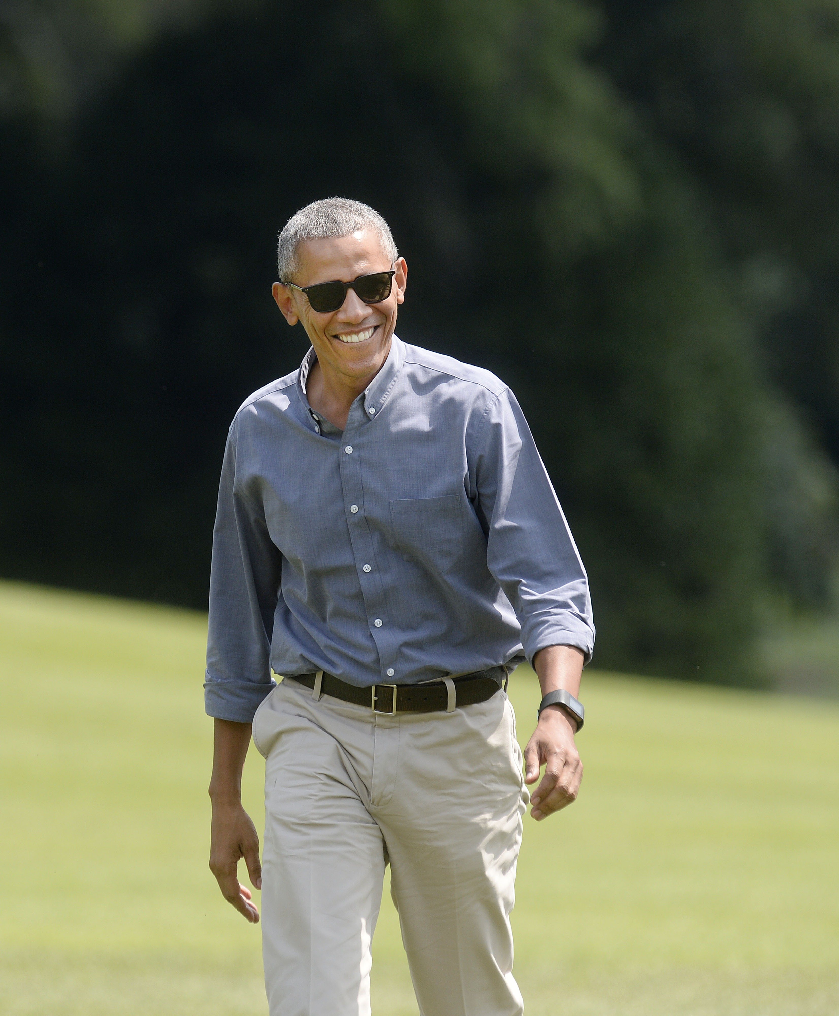 Barack Obama walks back to the White House after returning from Camp David on July 31, 2016 in Washington, D.C | Photo: Getty Images