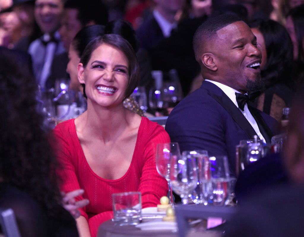 Katie holmes y jamie foxx en la gala pre-GRAMMY de Clive Davis and Recording Academy. | foto: Getty Images