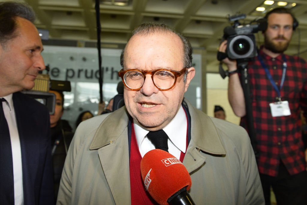 L'avocat Hervé Temime représentant Laura Smet arrive au palais de justice pour l'audience de Johnny Hallyday qui débute aujourd'hui au Tribunal de Grande Instance le 15 mars 2018 à Nanterre. | Photo : Getty Images