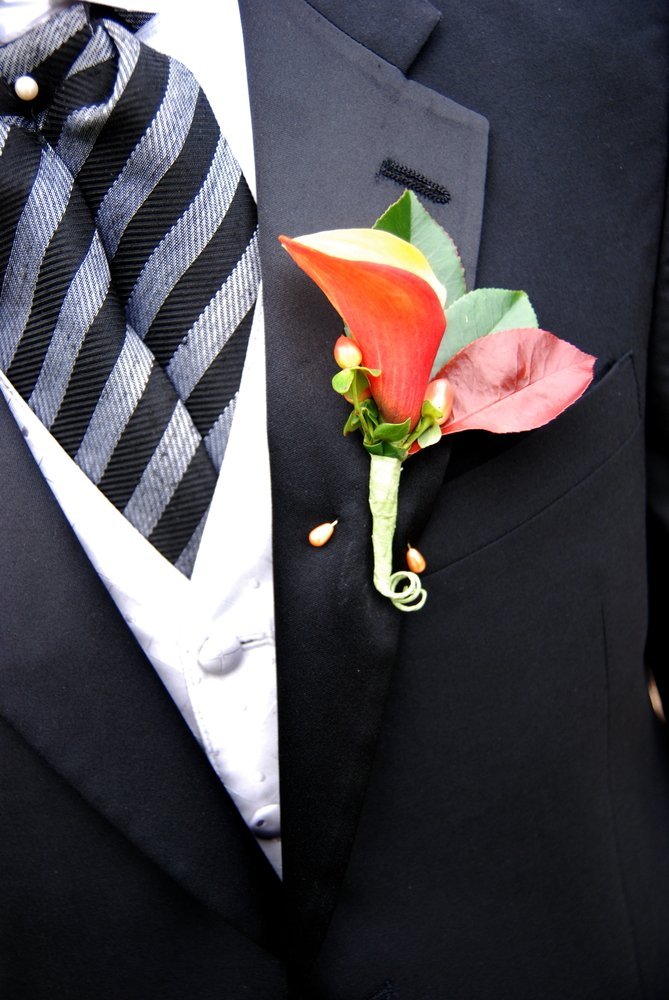  A boutonniere on a suit. | Photo: Shutterstock.