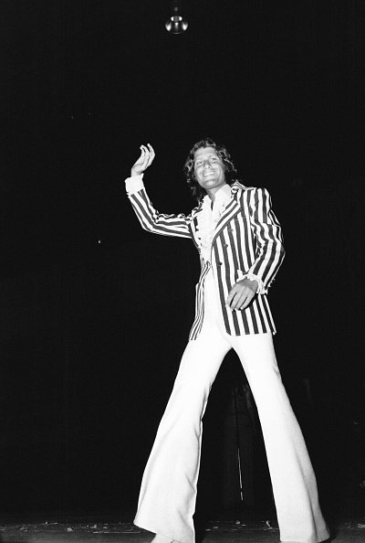 Mike Brant lors d'un concert le 30 juillet 1973 à Nice, France. |Photo : Getty Images