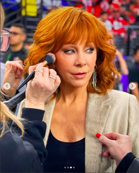 Reba McEntire getting her makeup touched up posted on February 16, 2024 | Source: Instagram/wwd and reba