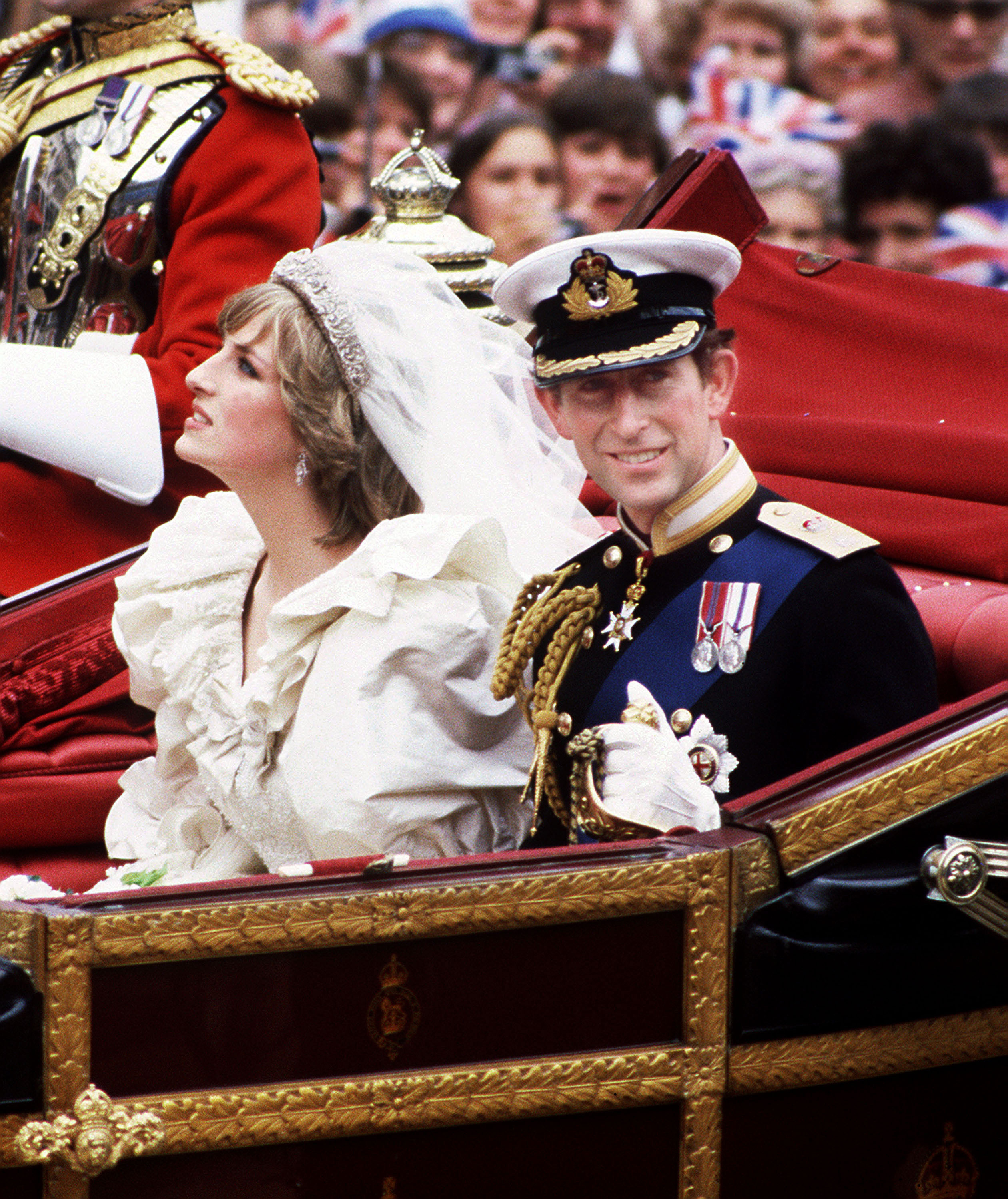 The Prince and Princess of Wales return to Buckingham Palace by carriage on July 29, 1981, in London, England. | Source: Getty Images