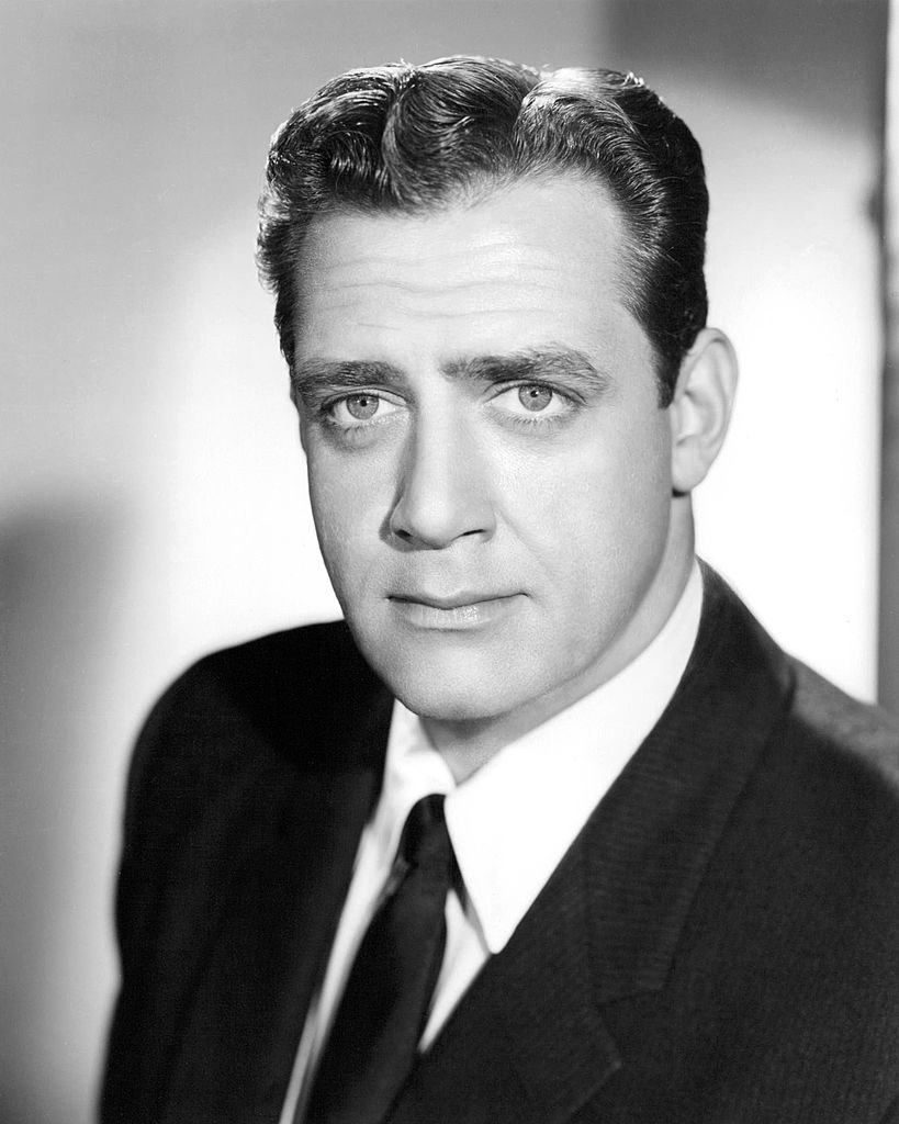 Ein Porträt des kanadischen Schauspielers Raymond Burr, ca. 1957 | Quelle: Getty Images