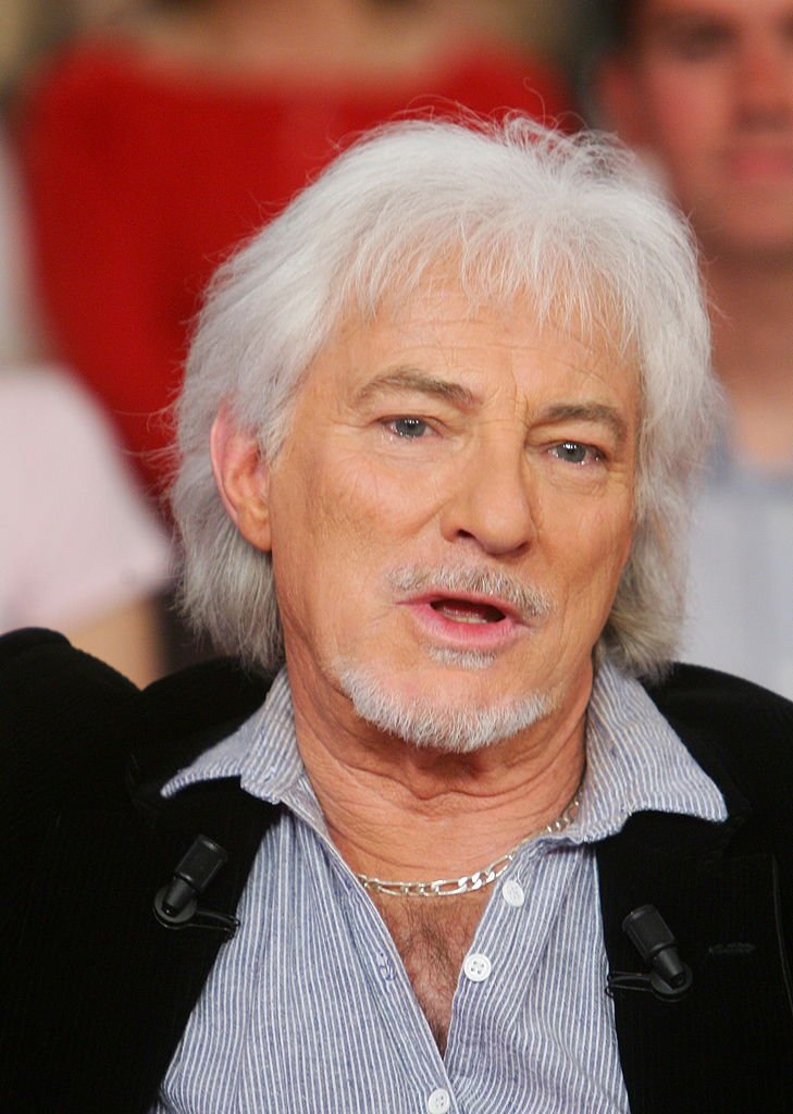 Hugues Aufray à l'émission "Vivement Dimanche" - le 24 mai 2006 - à Paris, France. | Photo : Getty Images