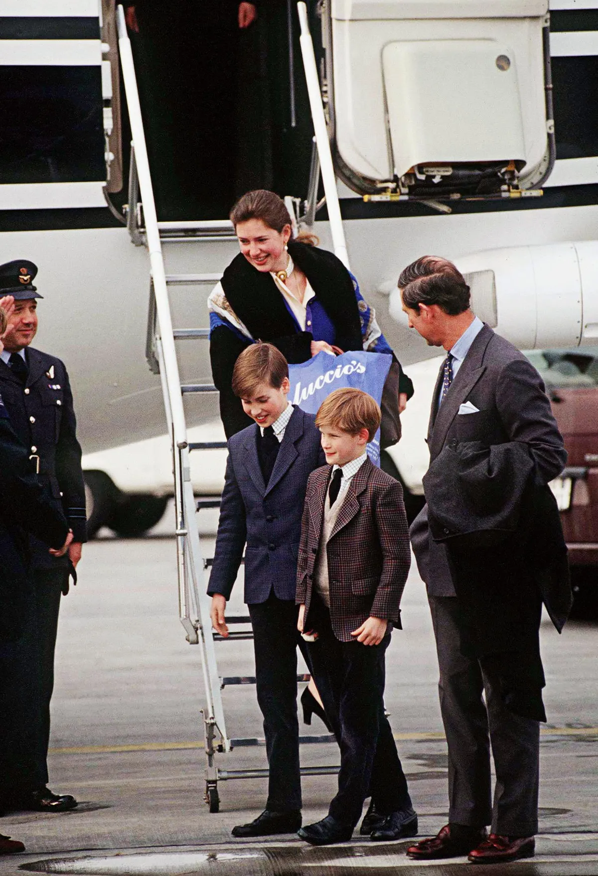 Charles, William, Harry y Legge-Bourke en Zurich, Suiza, en 1994. | Foto: Getty Images