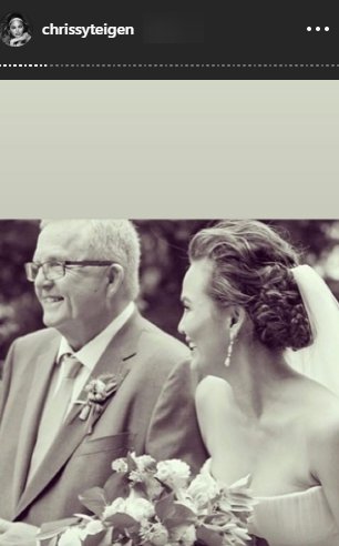 Chrissy Teigen with her father on her wedding day. | Photo: Instagram/Chrissyteigen