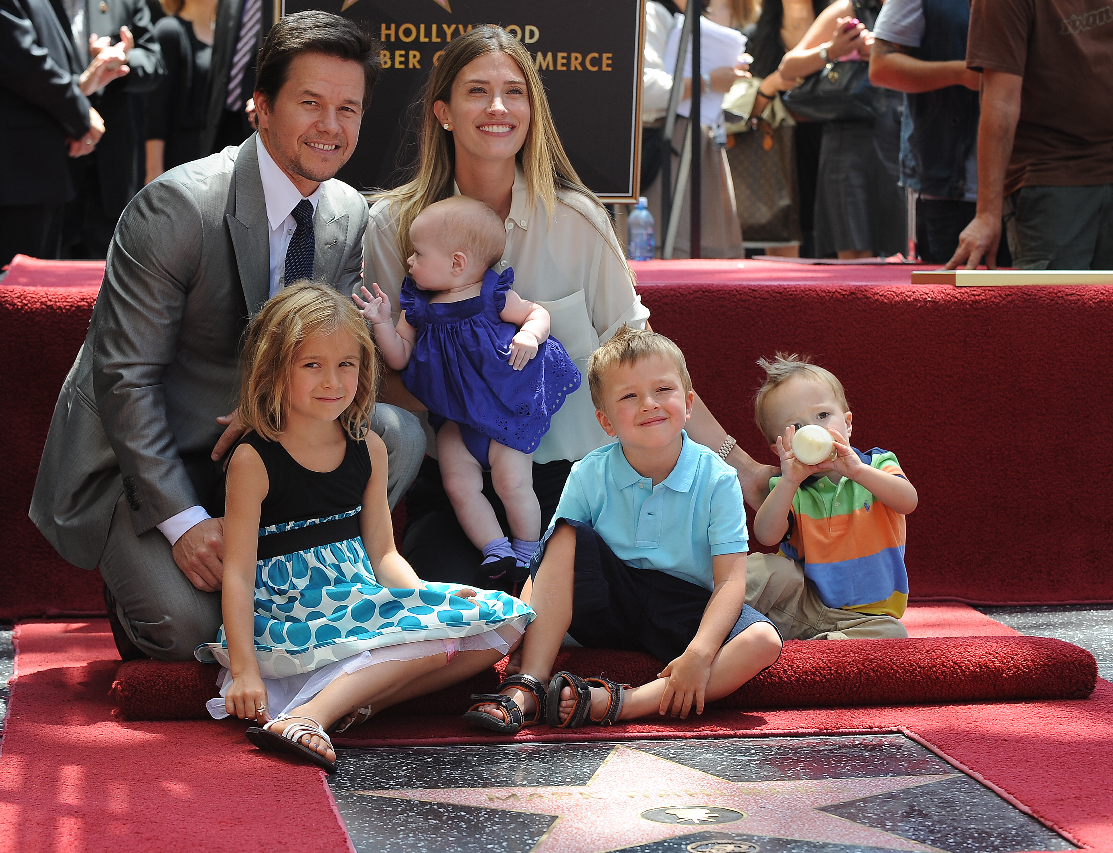 Mark Wahlberg with wife Rhea Durham and children Ella, Grace, Michael and Brendan in Los Angeles on July 29, 2010 | Source: Getty Images