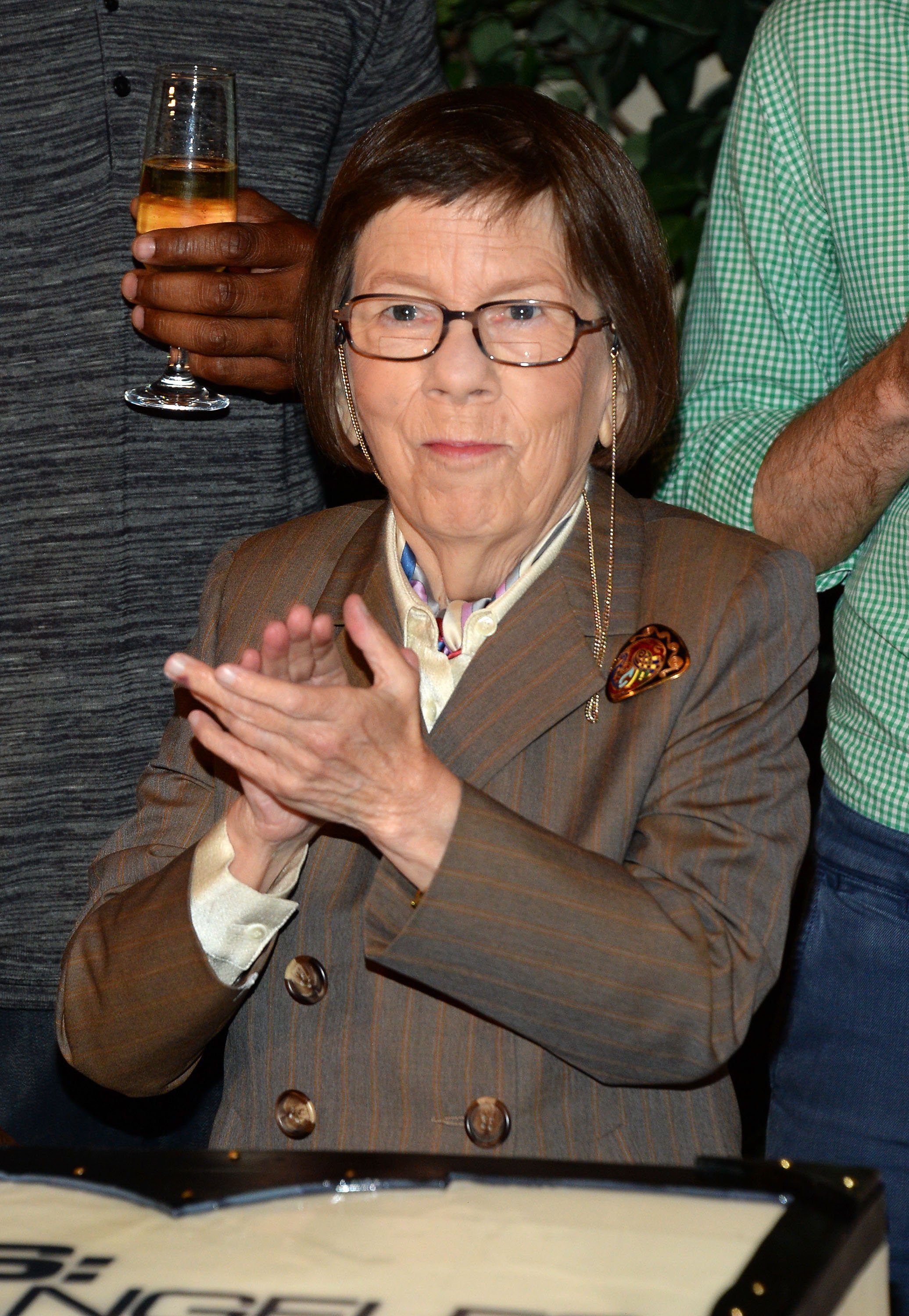 Linda Hunt, 100. Episode, NCIS: Los Angeles (CBS) | Quelle: Getty Images/Global Images Ukraine Linda Hunt, 100. Episode, NCIS: Los Angeles (CBS) | Quelle: Getty Images/Global Images Ukraine