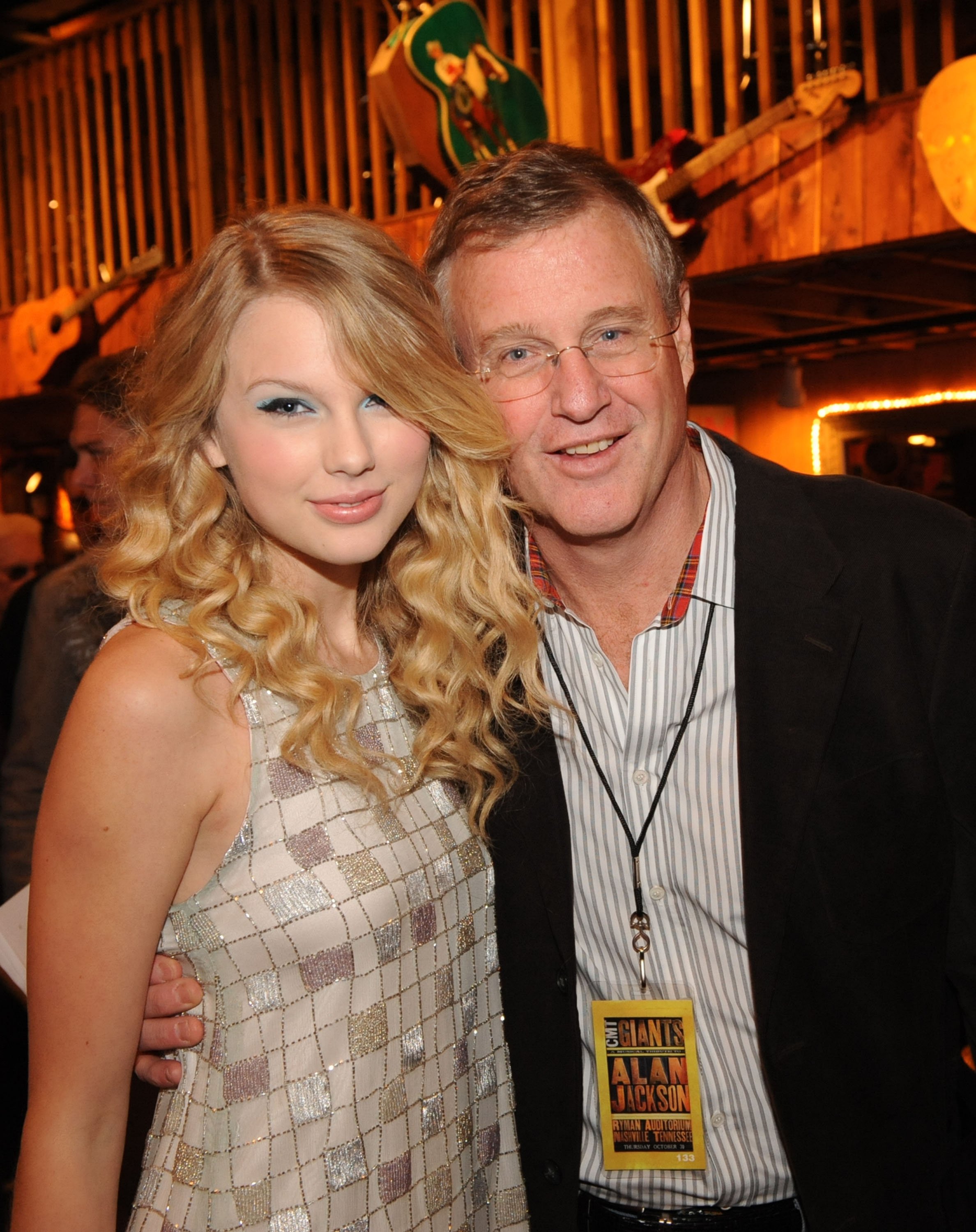 Scott and Taylor Swift posing for a picture on October 30, 2008, in Nashville | Source: Getty Images 