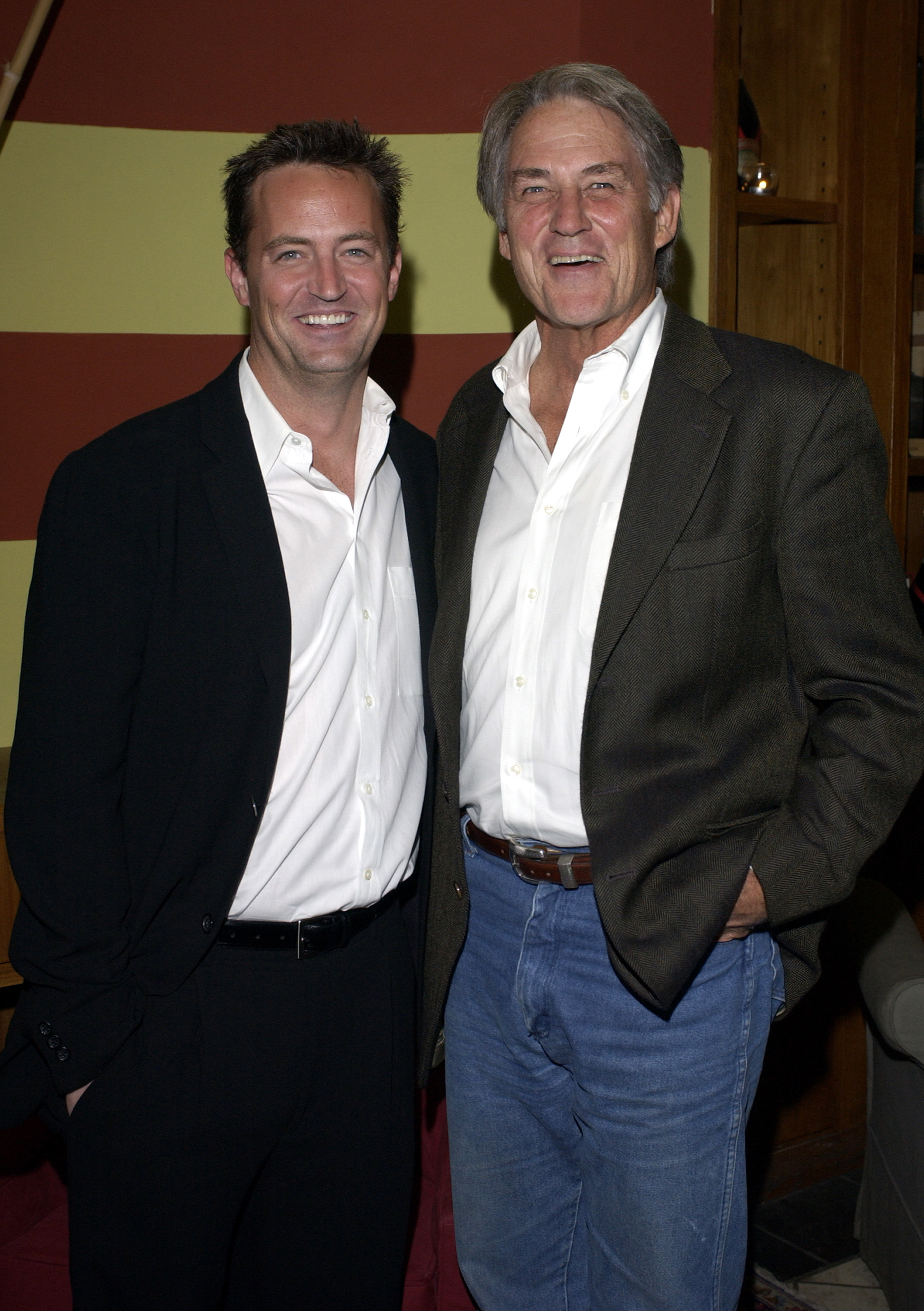 Matthew Perry and his father John Bennett Perry in California in 2003 | Source: Getty Images