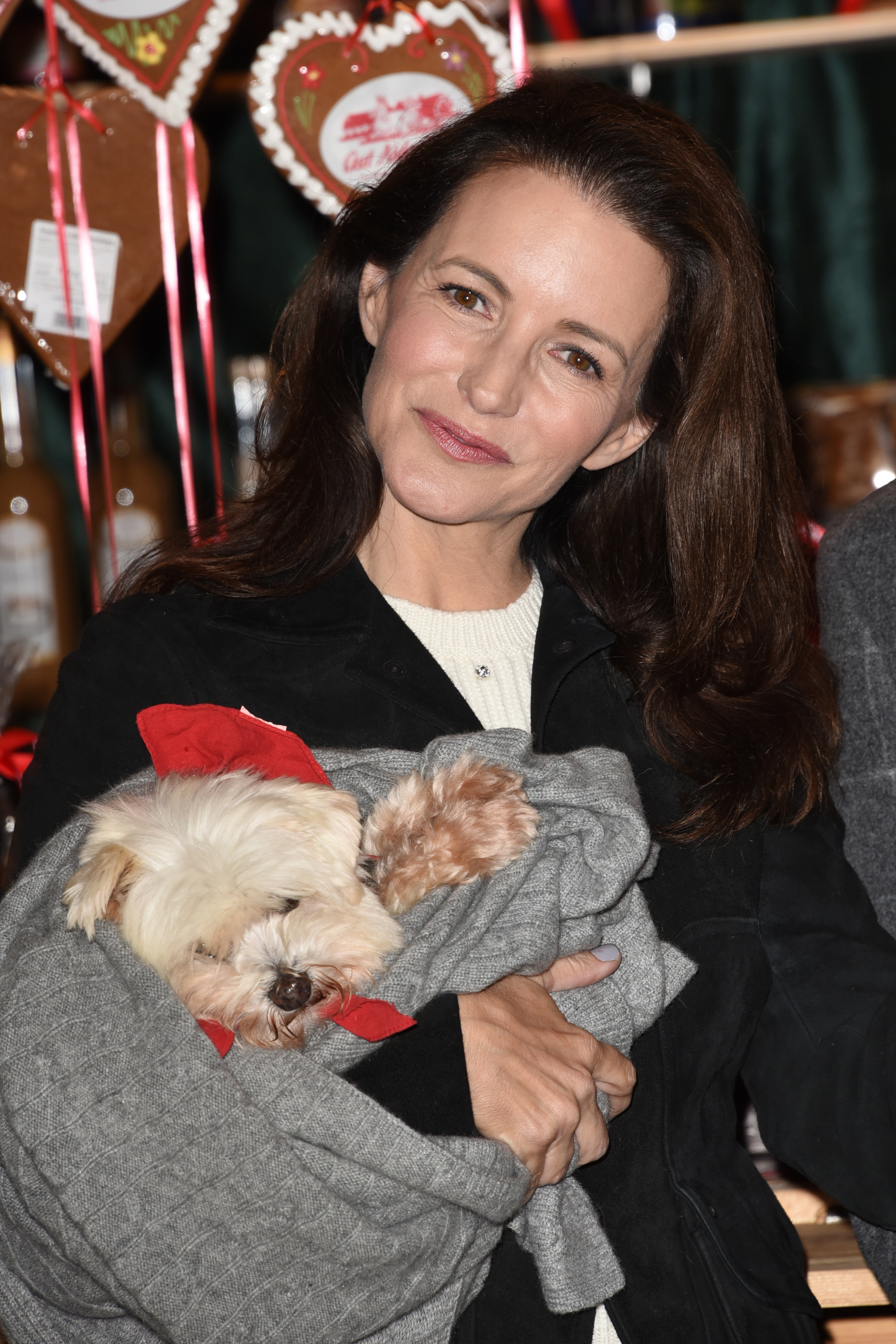 Kristin Davis pictured with a dog in her arms at the traditional opening of the Christmas market at Gut Aiderbichl on November 13, 2018 | Source: Getty Images