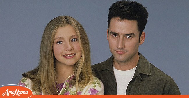 Actors  Sarah Chalke, and Glenn Quinn in "Roseanne" in 1993. | Source: Getty Images