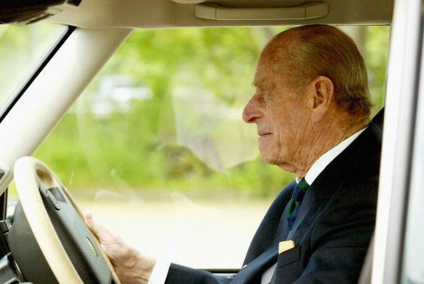 Prince Philip drives a Land Rover at the Royal Windsor Horse Show at Home Park on May 13, 2004, in Windsor, England. | Photo: Getty Images