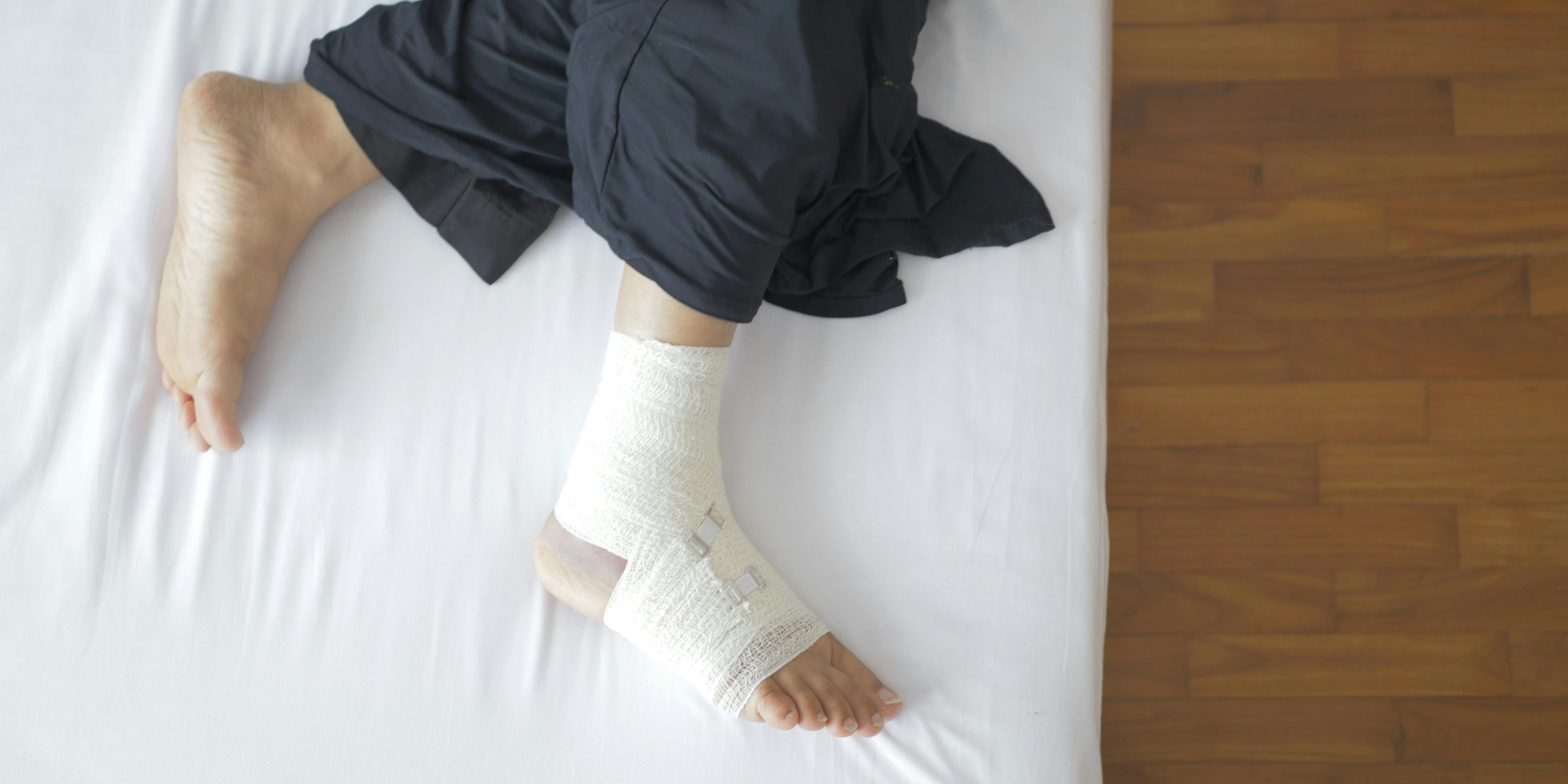 A woman with a bandaged foot | Source: Pexels