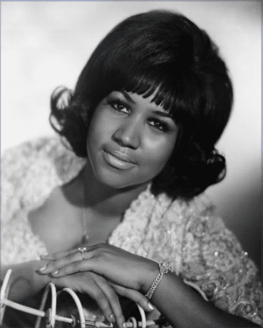 Seated portrait of R&B singer Aretha Franklin during her youth. | Photo: Getty Images