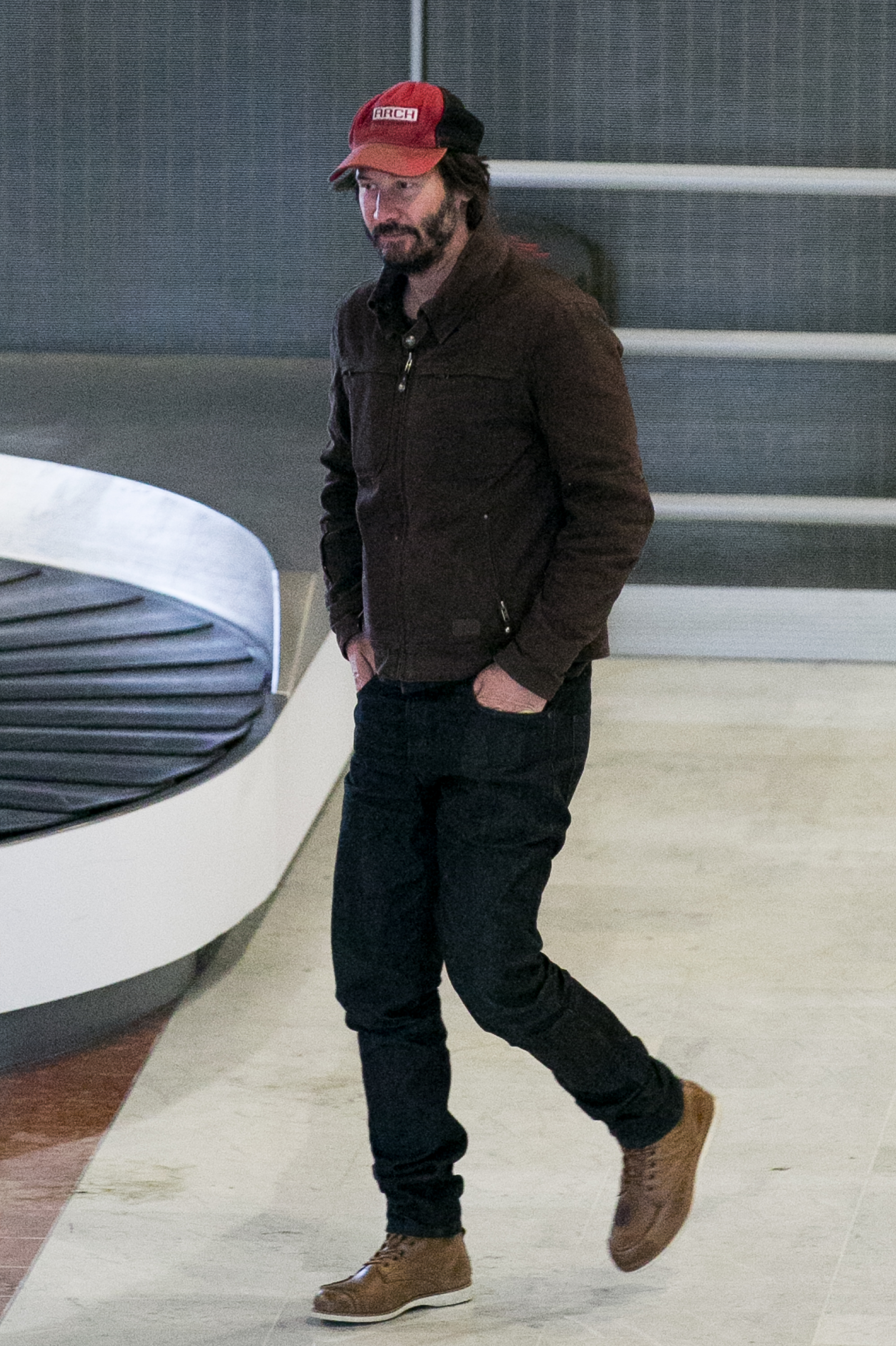 Schauspieler Keanu Reeves kommt am 16. Juni 2016 am Flughafen Charles-de-Gaulle in Paris, Frankreich, an. | Quelle: Getty Images