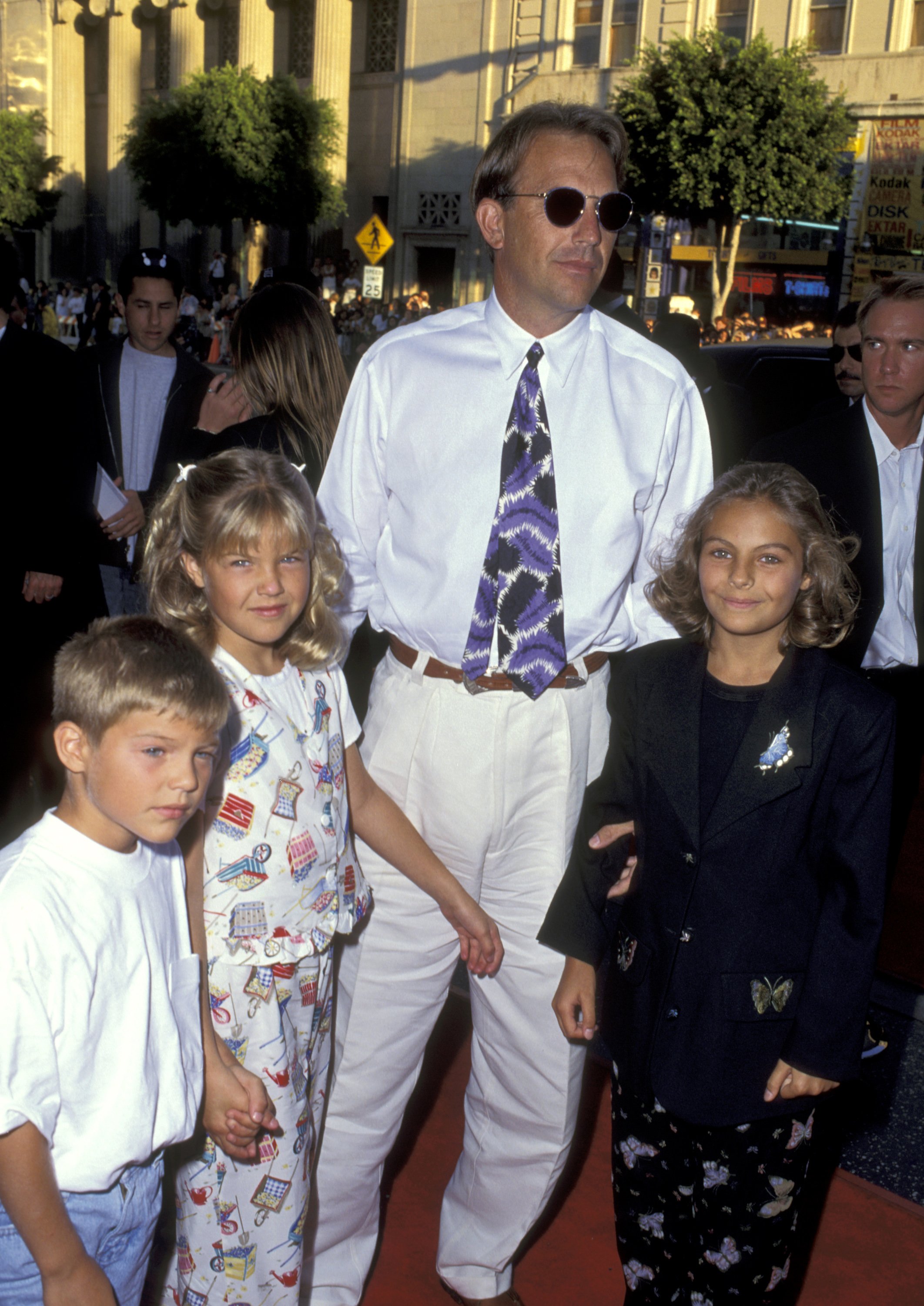 Kevin Costner, Annie Costner, Lily Costner and Joe Costner on April 27, 1995. | Source: Getty Images