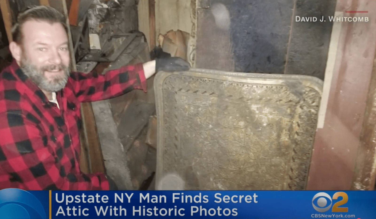A man found century-old hidden treasures in a hidden attic and looked through them to find out more | Photo: Youtube/CBS New York