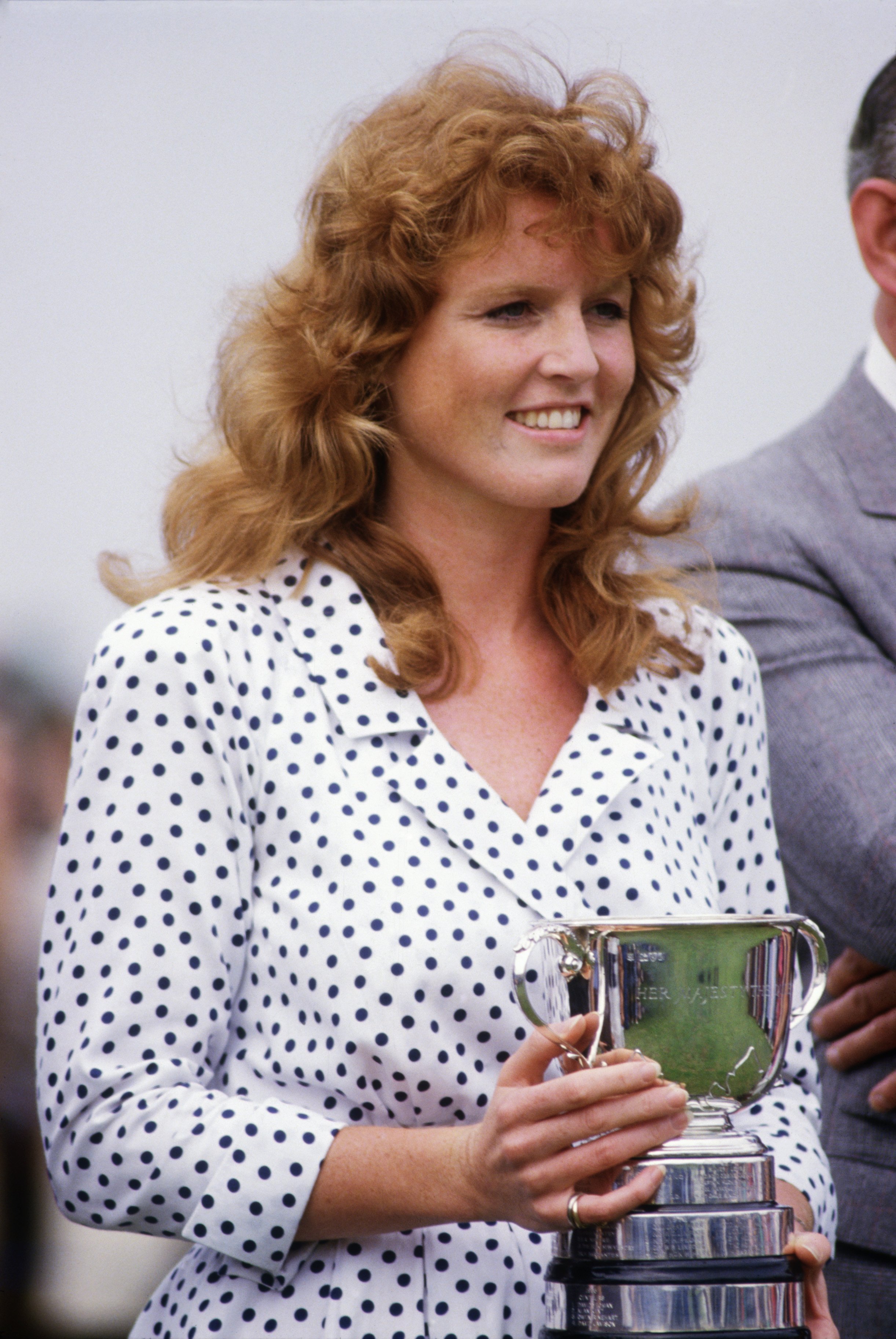 Sarah, Duchess of York presenting the prizes at the end of a polo match on June 8, 1986 at Guards Polo Club, Smiths Lawn, Windsor, Berkshire | Photo: GettyImages