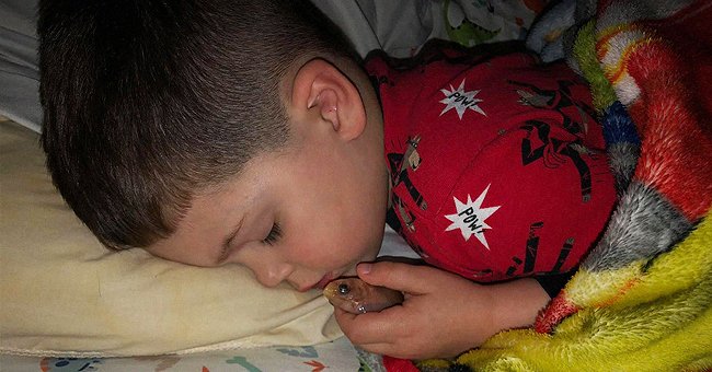 Everett Hamlin going to bed with his pet fish | Photo: Facebook.com/t.hamlin915 