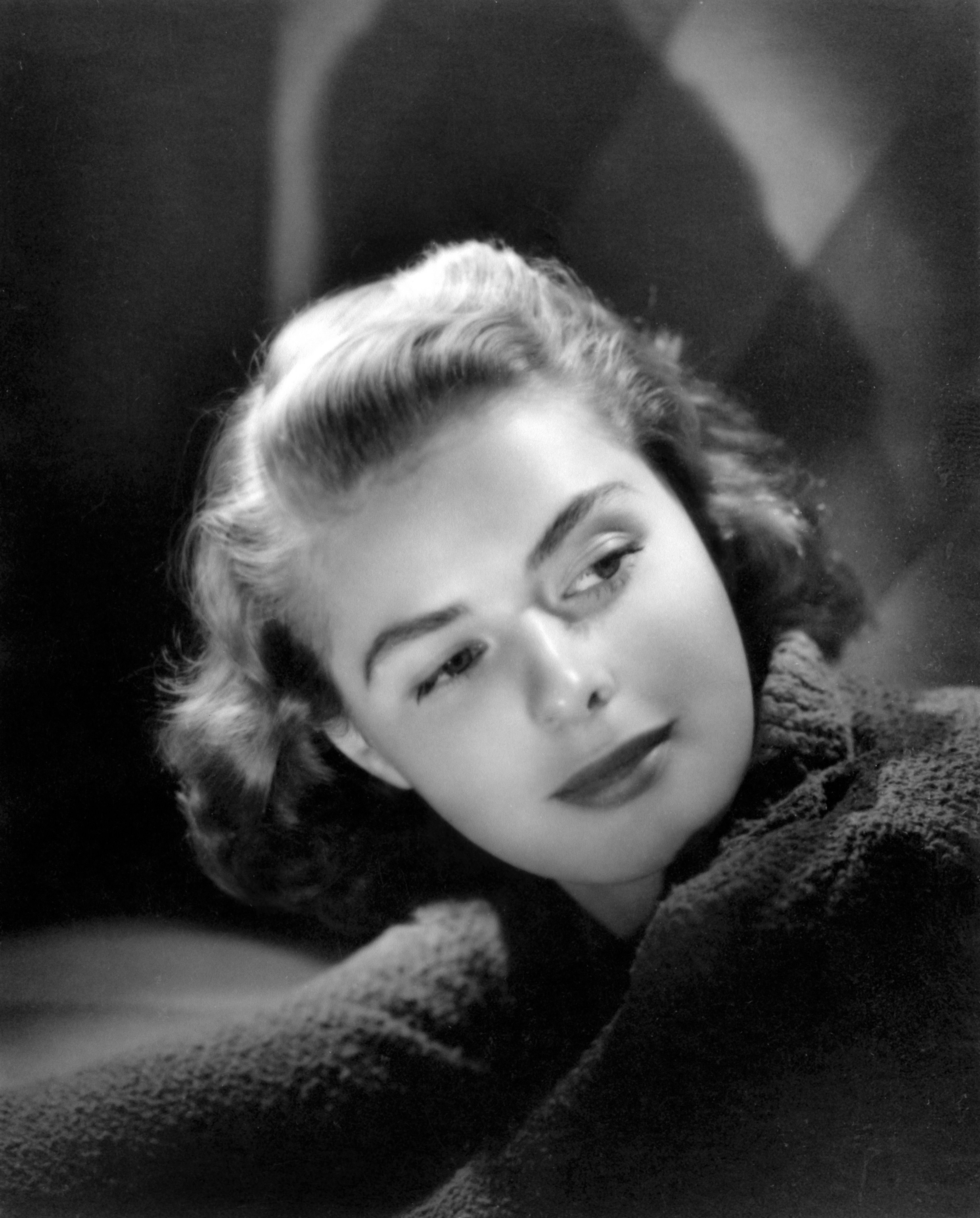 Ingrid Bergman photographed by Laszlo Willinger for a studio portrait in 1940 | Source: Getty Images