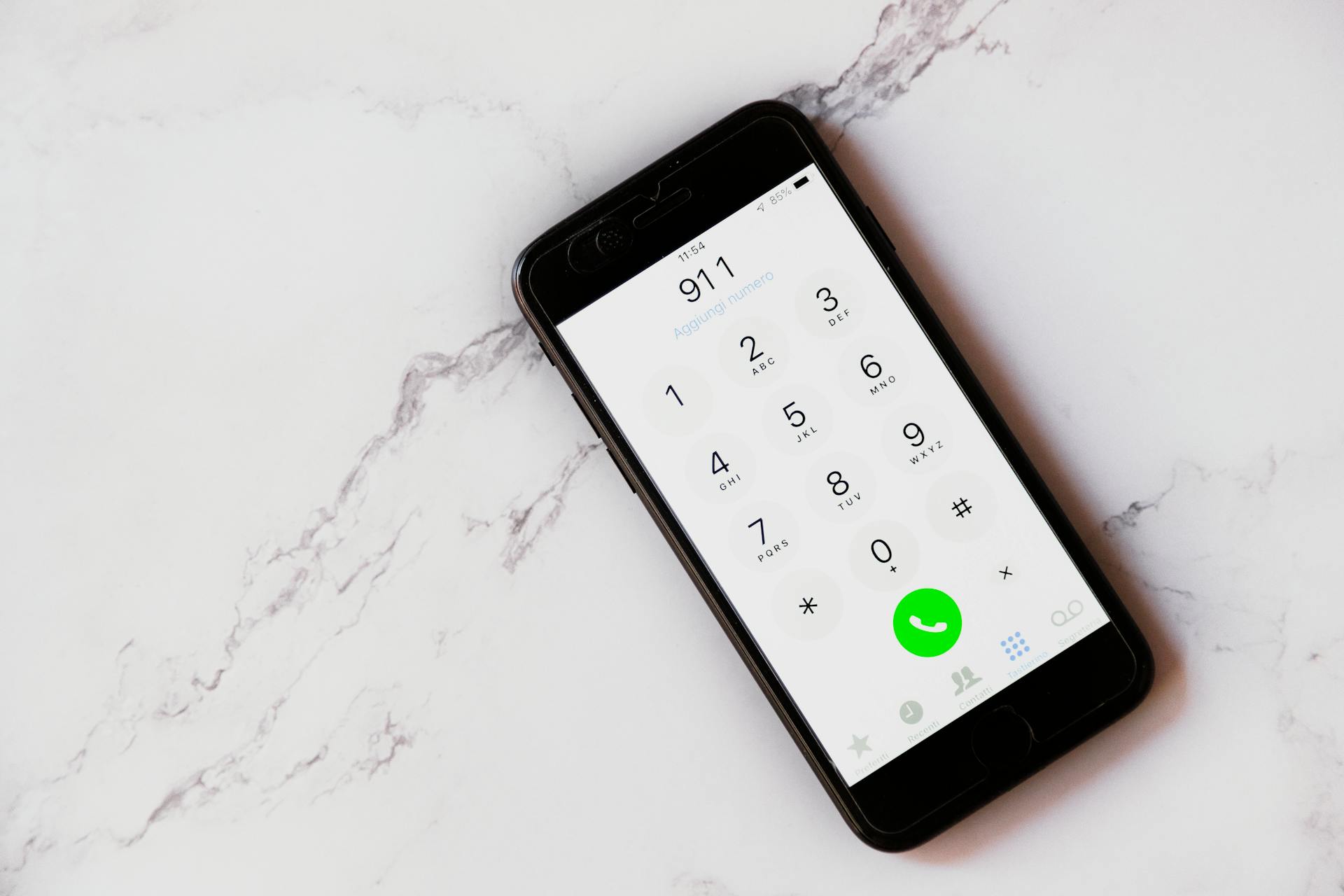 A smartphone's screen showing 911 dialed | Source: Pexels