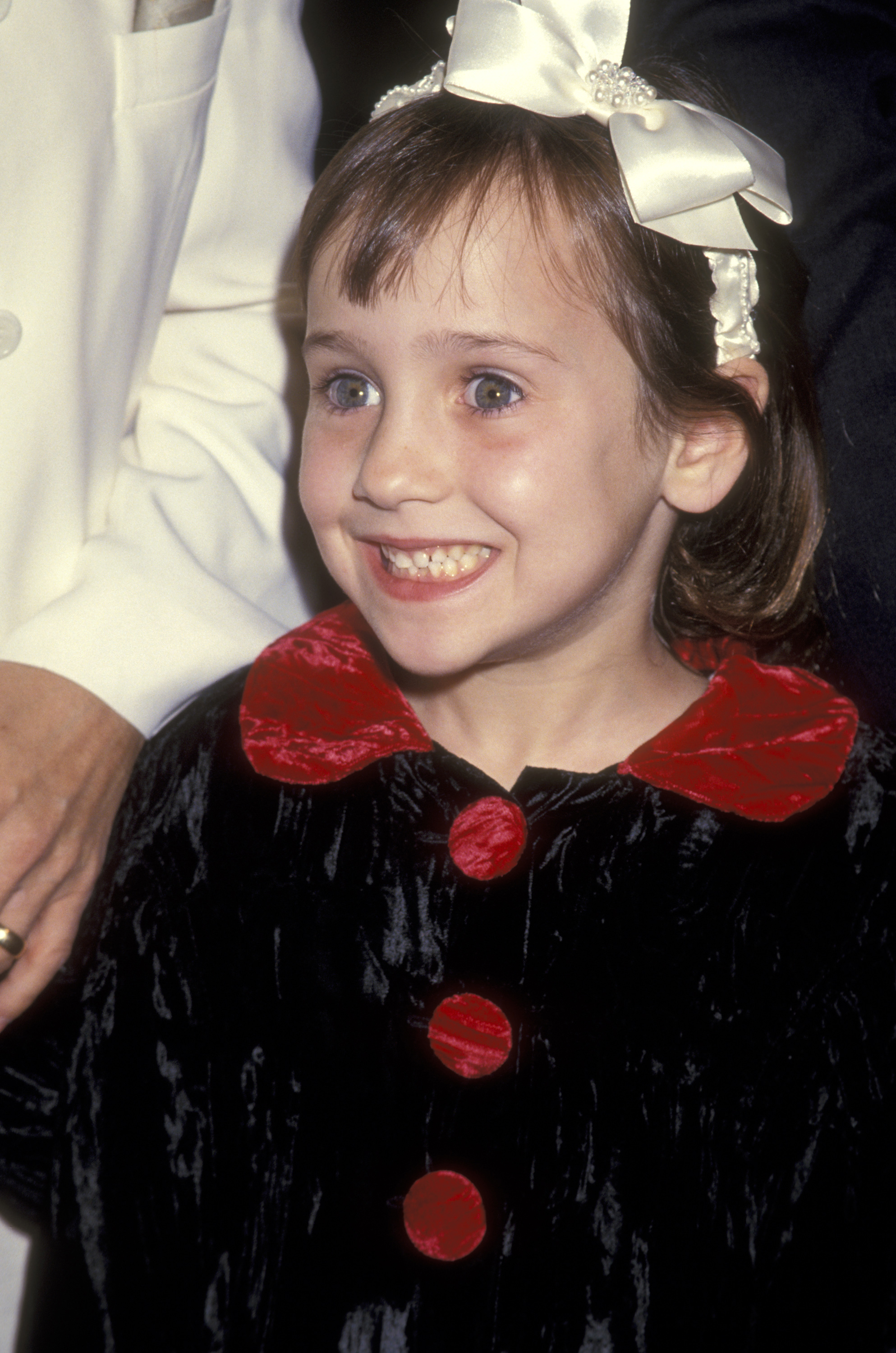 Mara Wilson attends the "Mrs. Doubtfire" premiere in Beverly Hills, California, on November 22, 1993 | Source: Getty Images