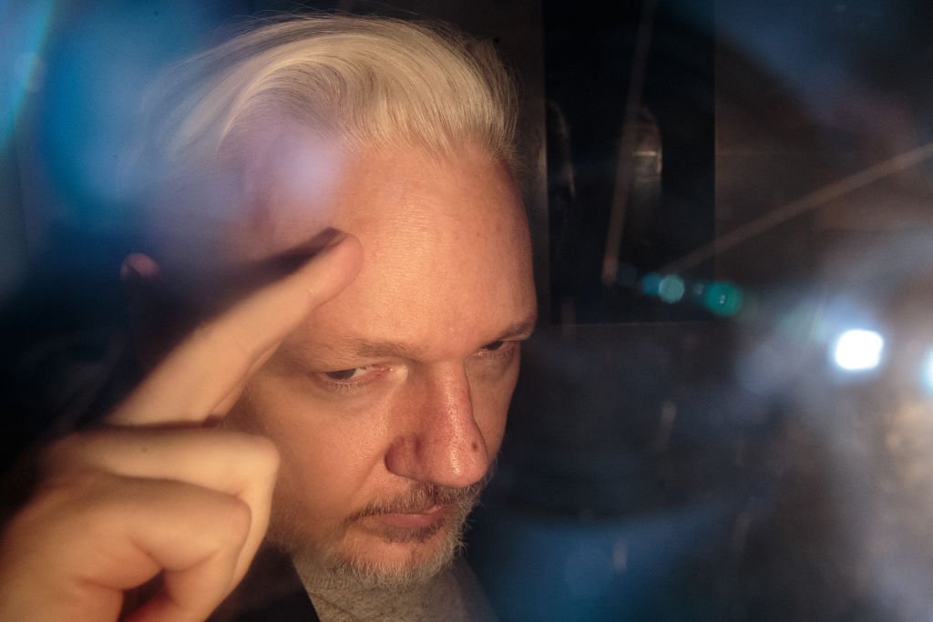 Julian Assange deja la Corte de Southwark Crown en un vehículo de seguridad. Londres, mayo de 2019. | Foto: Getty Images