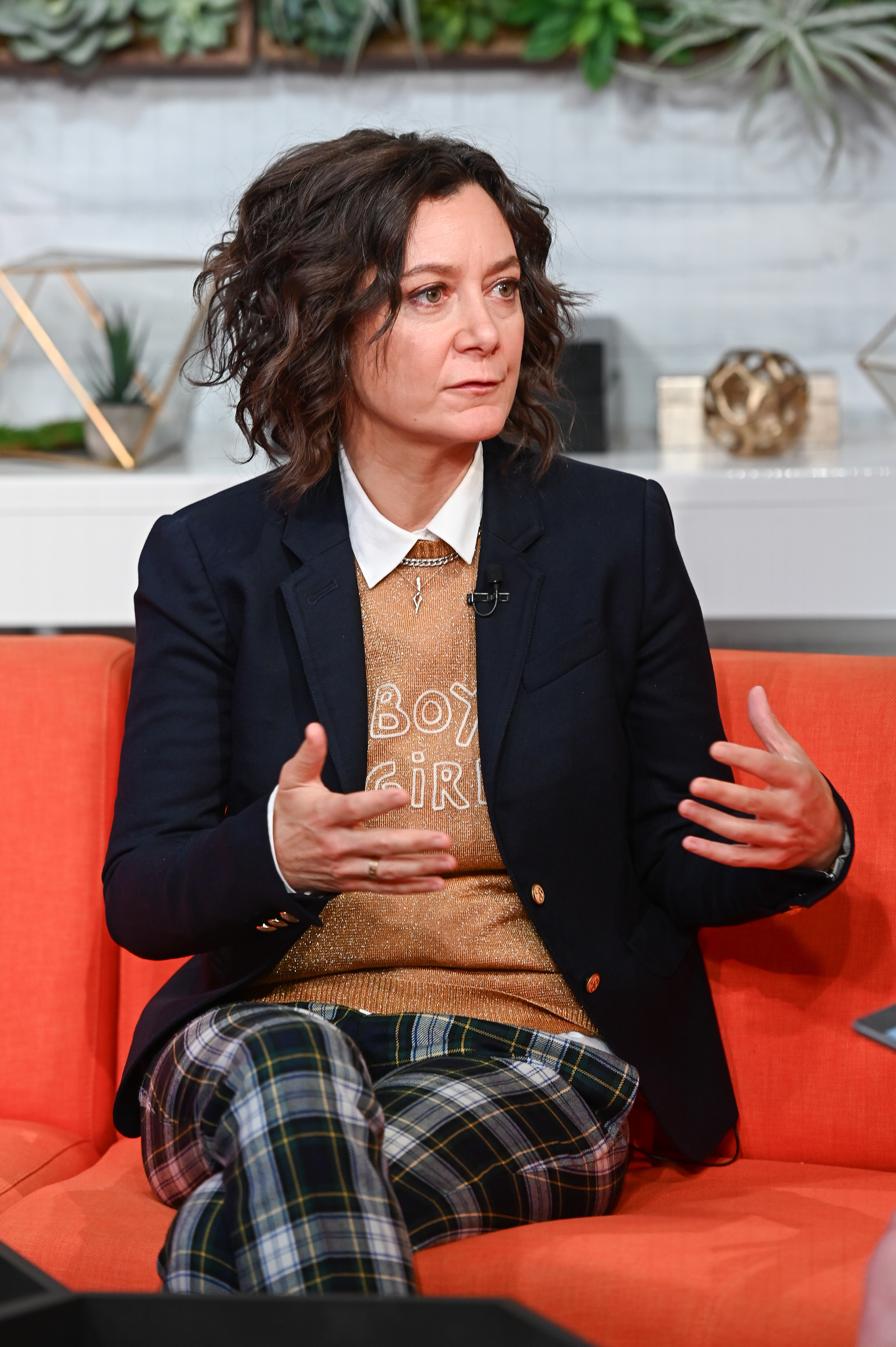 Sara Gilbert speaking on BuzzFeed's "AM To DM" in New York City on September 19, 2019 | Source: Getty Images
