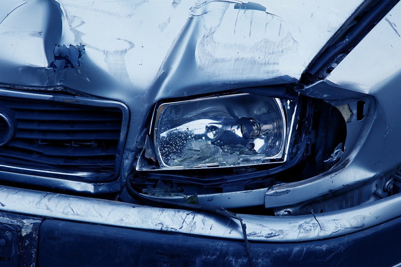 Une voiture accidentée. | Photo : Pixabay