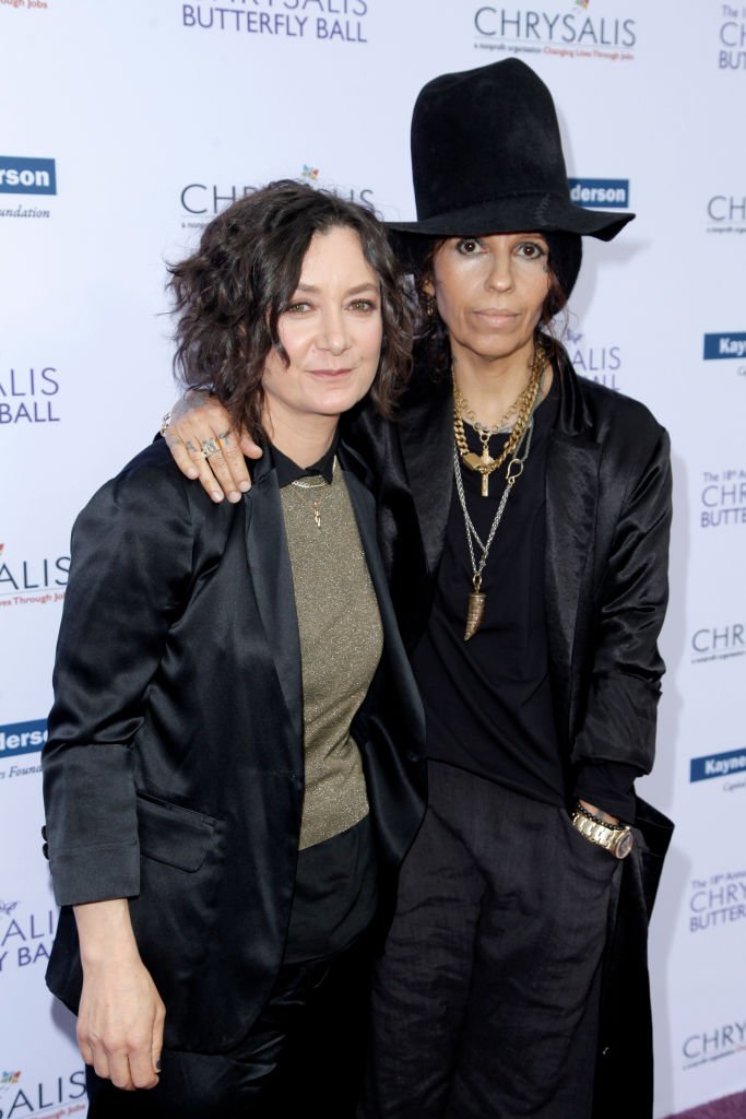 Sara Gilbert and Linda Perry at the 18th annual Chrysalis Butterfly Ball on June 01, 2019 in Brentwood | Photo: Getty Images