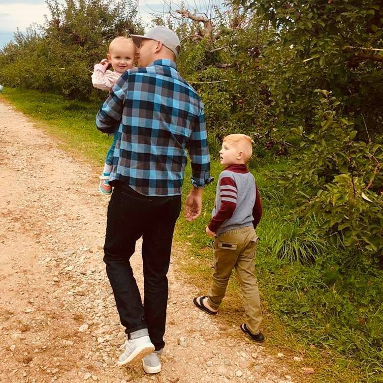 Ryan Jennings with two of his kids, posted on October 2, 2018. | Source: Facebook/Ryan Jennings