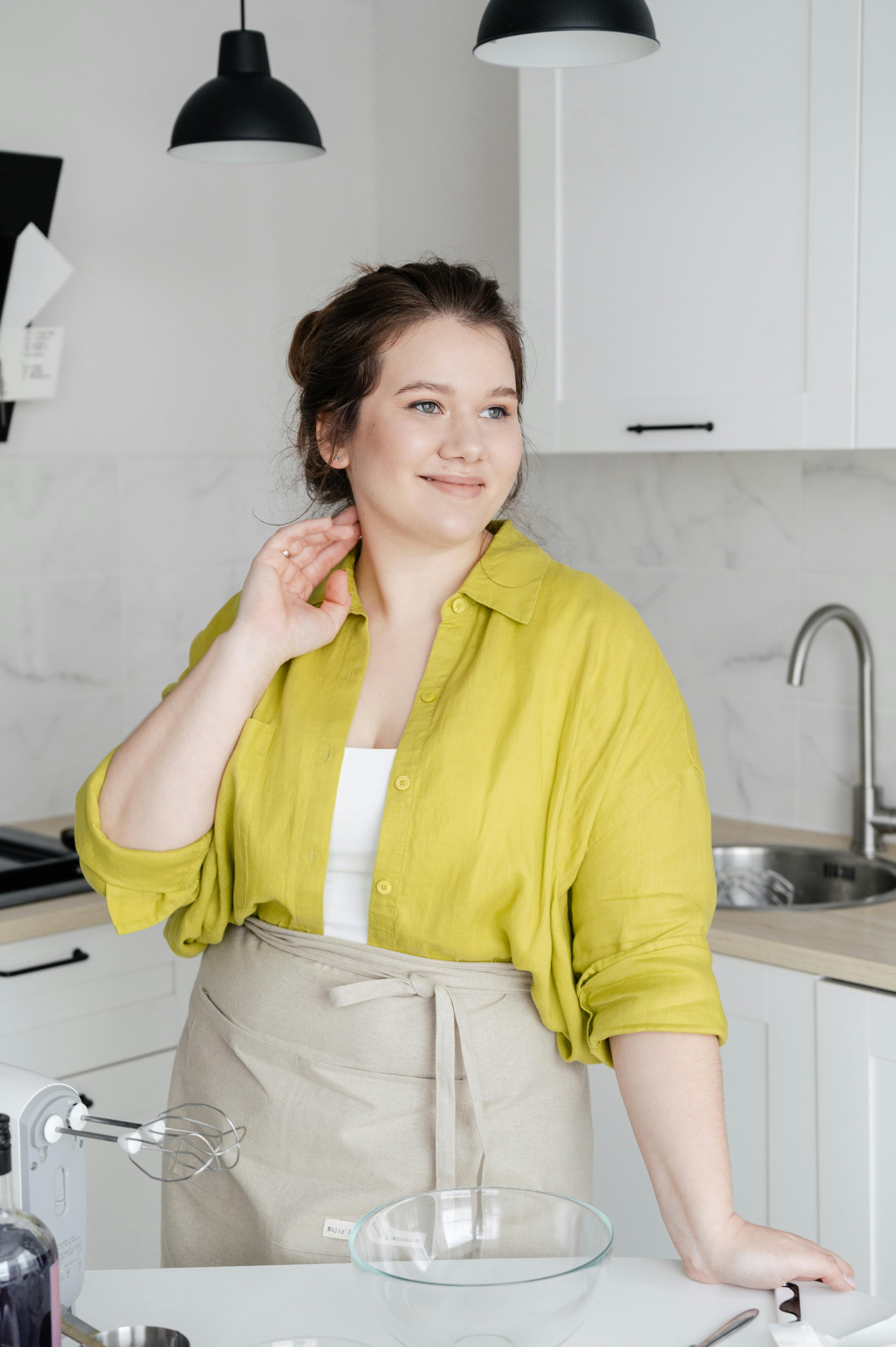 Happy woman at her kitchen | Source: Pexels