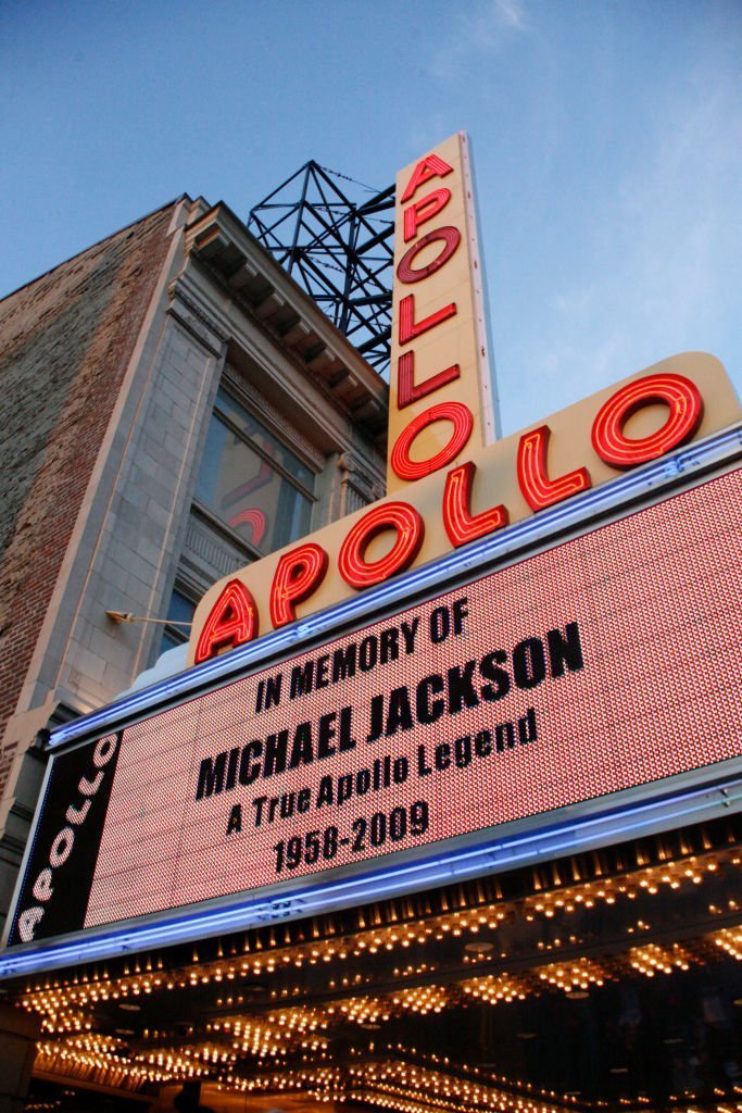 In memory of the late Michael Jackson, the Apollo Theater's marquee paid tribute to him following his death in June 2009. | Photo: Getty Images