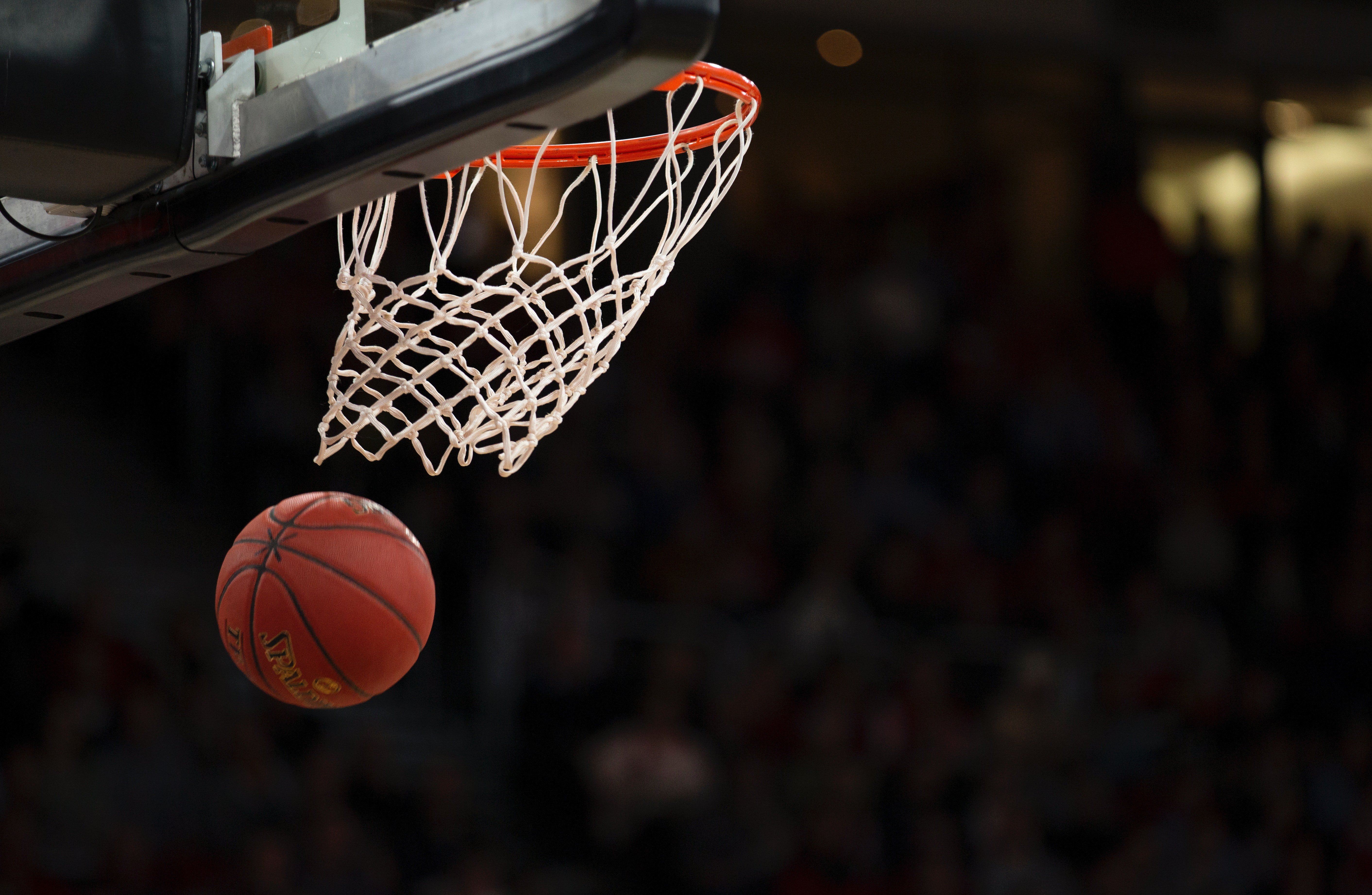 Picture of a Spalding basketball dropping after going through a white net. | Source: Pexels/Markus Spikse