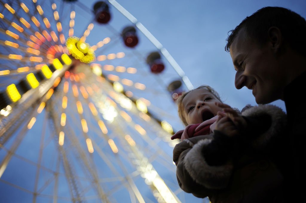 Un homme e sa petite fille.| Photo : Getty Images