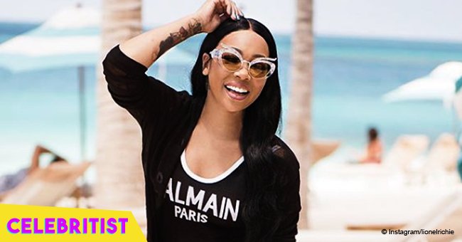Monica Brown shares vacation photos with all of her 3 look-alike children 