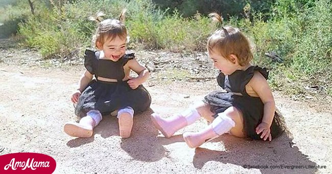 Mom snaps her little twins, but stops the moment she spots a deadly creature following them