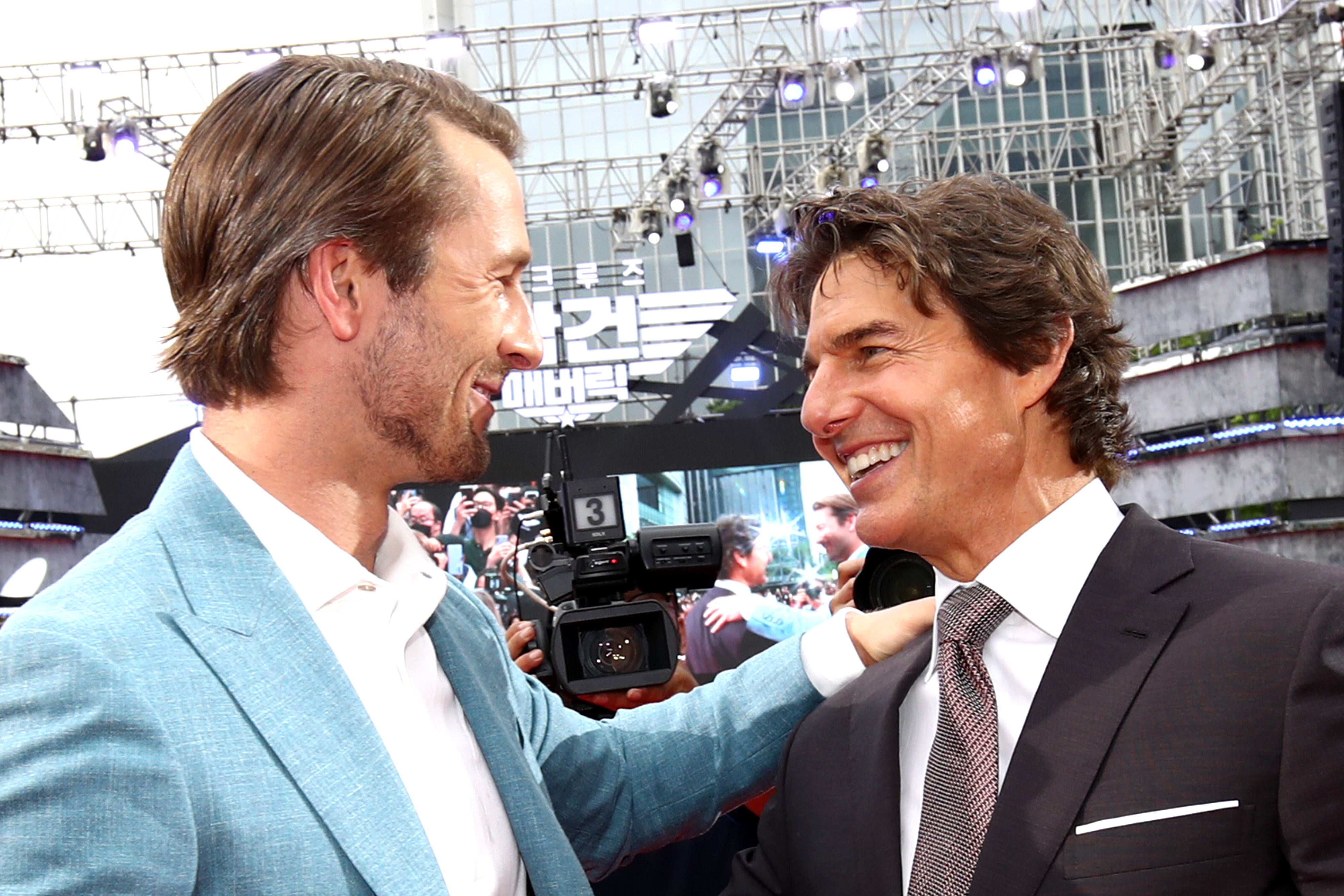 Glen Powell and Tom Cruise attend the Korea Red Carpet for "Top Gun: Maverick" at Lotte World in Seoul, South Korea, on June 19, 2022 | Source: Getty Images