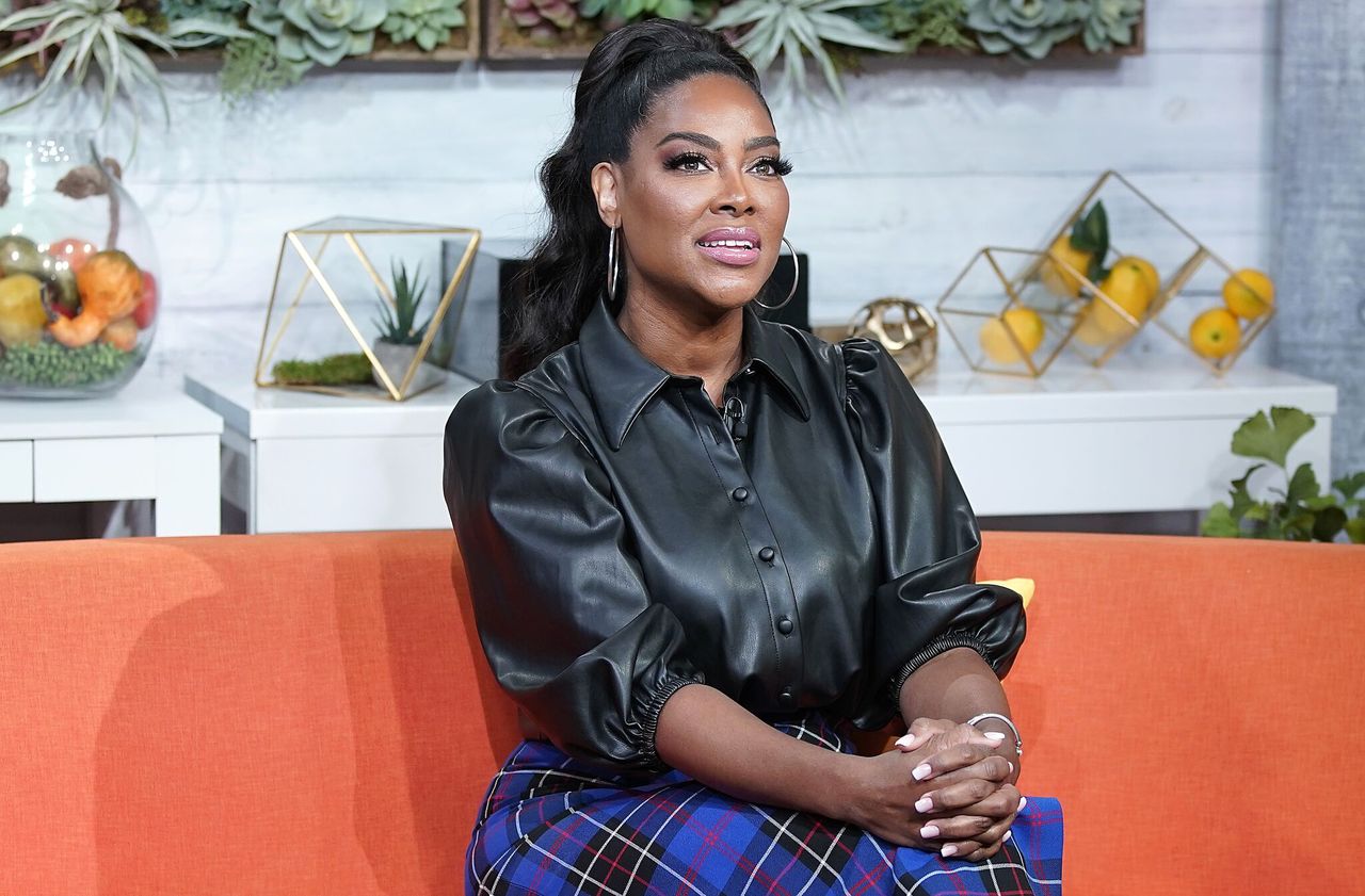 Kenya Moore on the set of BuzzFeed's "AM To DM" show on November 4, 2019. | Photo: Getty Images