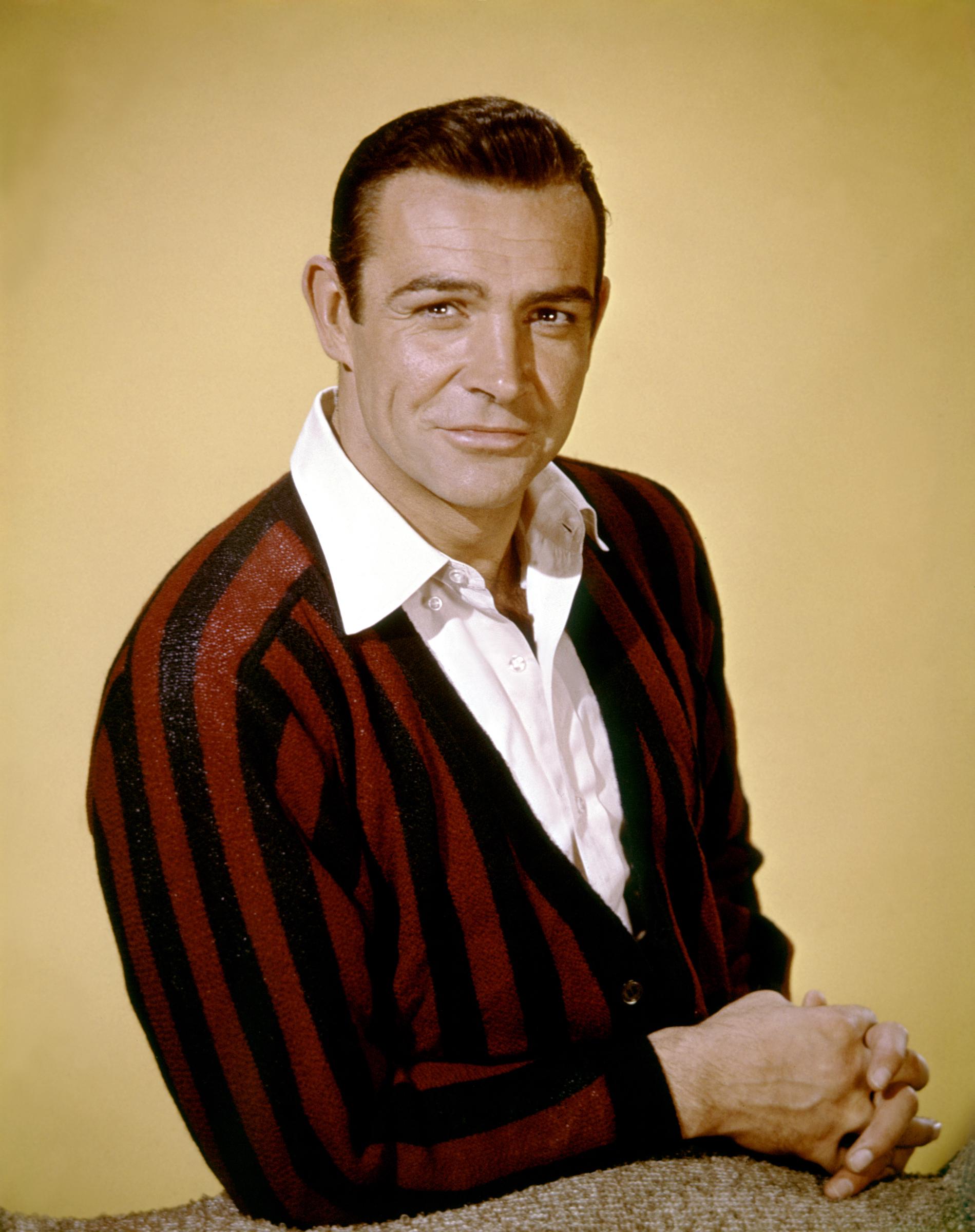 Connery, who was 34 in 1964, presented a striking contrast with his broad shoulders, chiseled jawline, and unmistakable confidence. In the early years of his Bond era, he embodied masculine swagger with ease — a suave, physical charisma that dominated the screen and defined an entire generation of leading men.