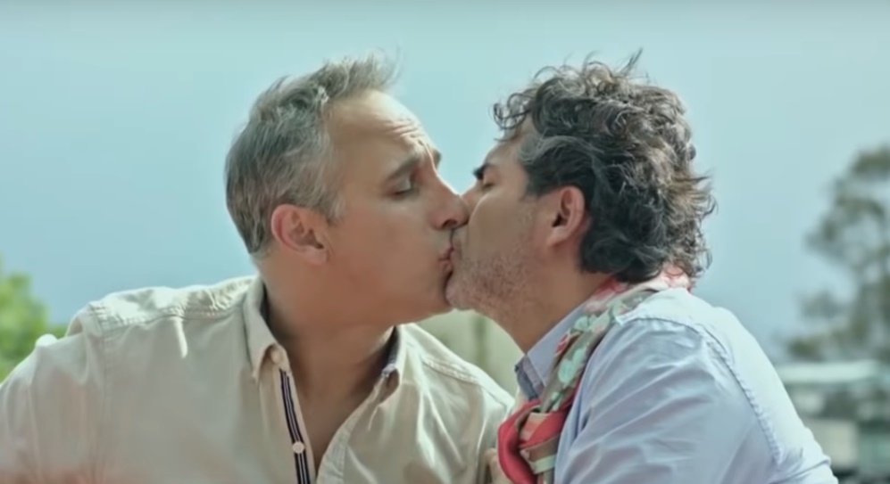 Araiza besándose con Bracho. | Foto: Youtube/Hoy Araiza besándose con Bracho. | Foto: Youtube/Hoy