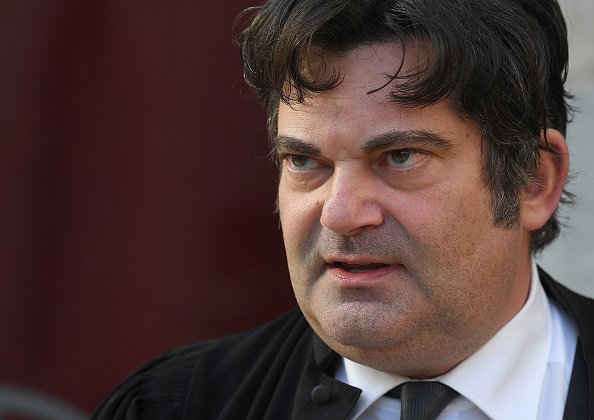 L'avocat de Jonathann Daval, Randall Schwerdorffer, répond aux questions des journalistes. |Photo : Getty Images