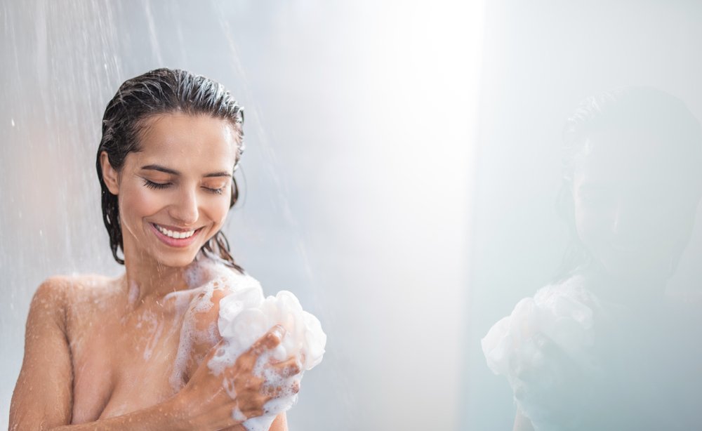 Modelo bañándose con agua muy caliente. | Foto: Shutterstock