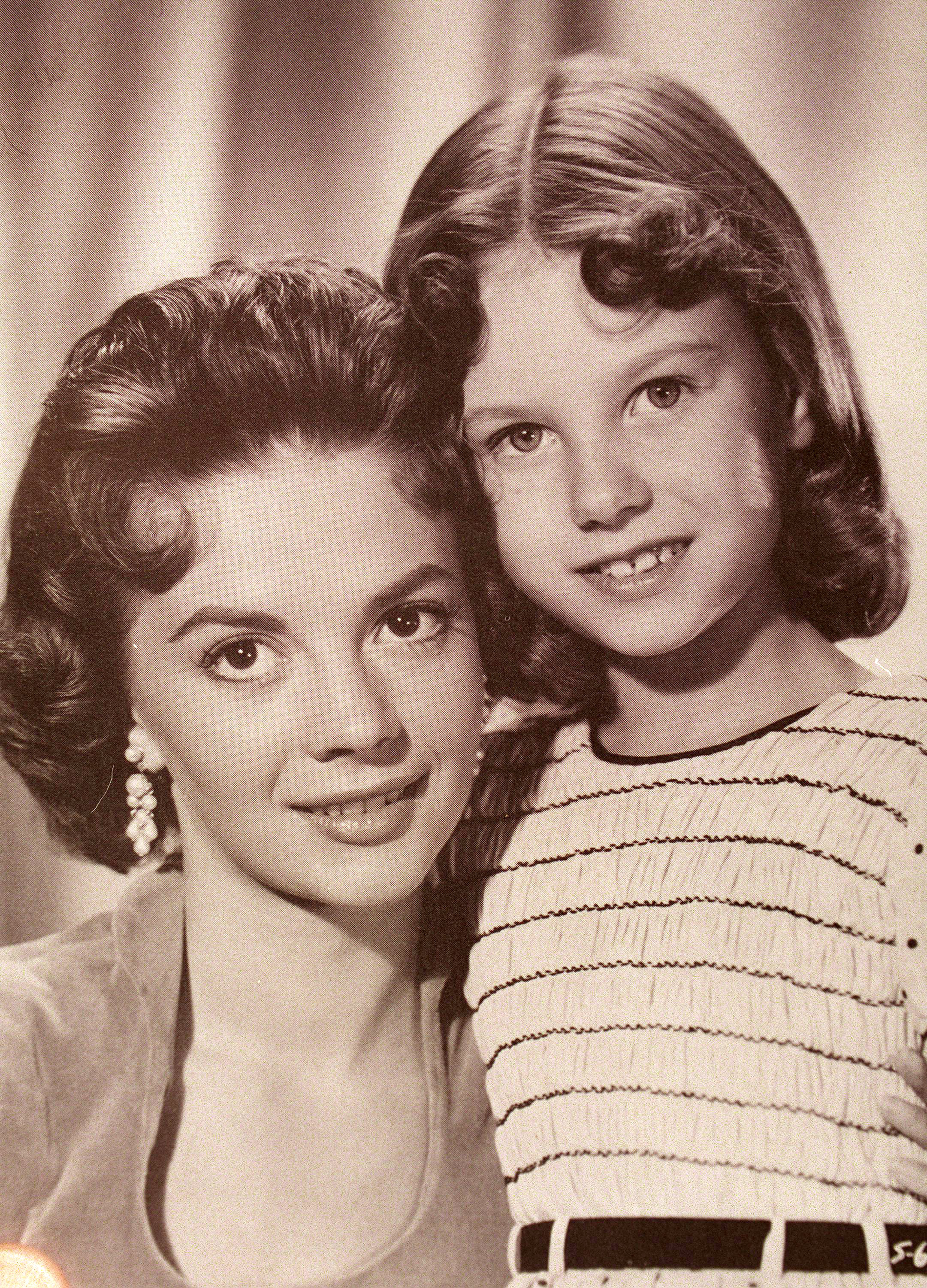 Lana Wood and Natalie Wood when Lana played Natalie as a young girl in the film "Searches" in 1956. | Source: Getty Images