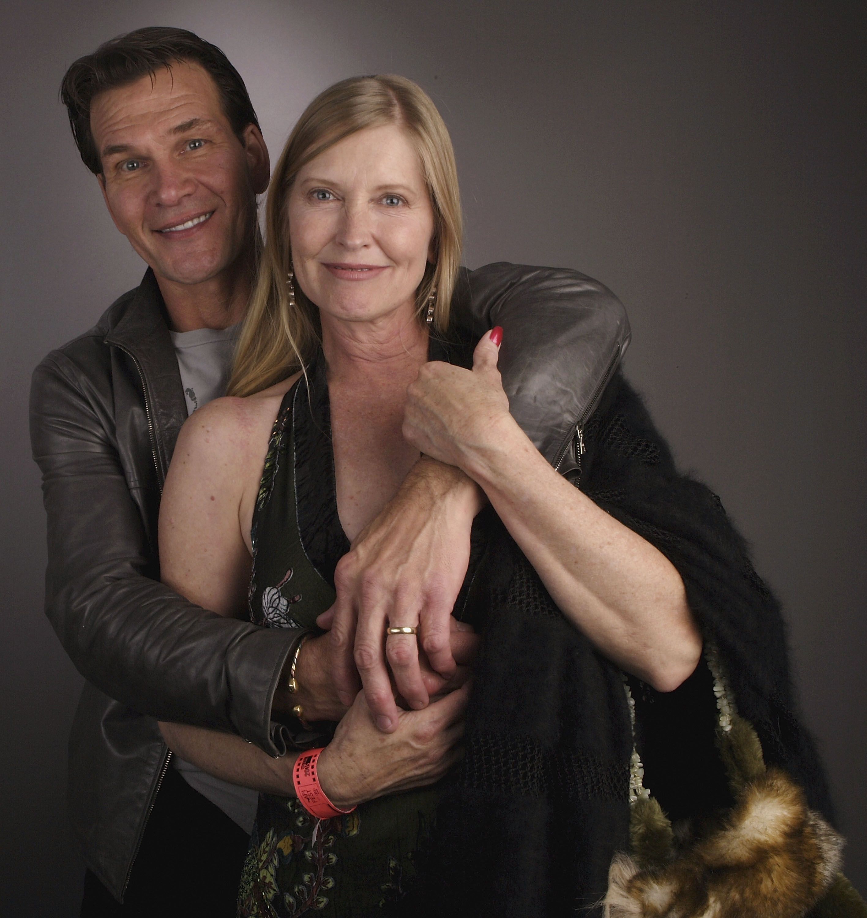 Patrick Swayze and his wife Lisa Niemi pose at the Portrait Studio during the AFI Fest on November 5, 2005, in Hollywood, California | Photo: Mark Mainz/Getty Images