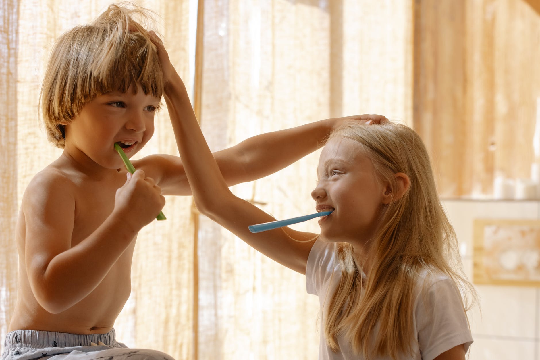 The siblings bonding | Photo: Pexels