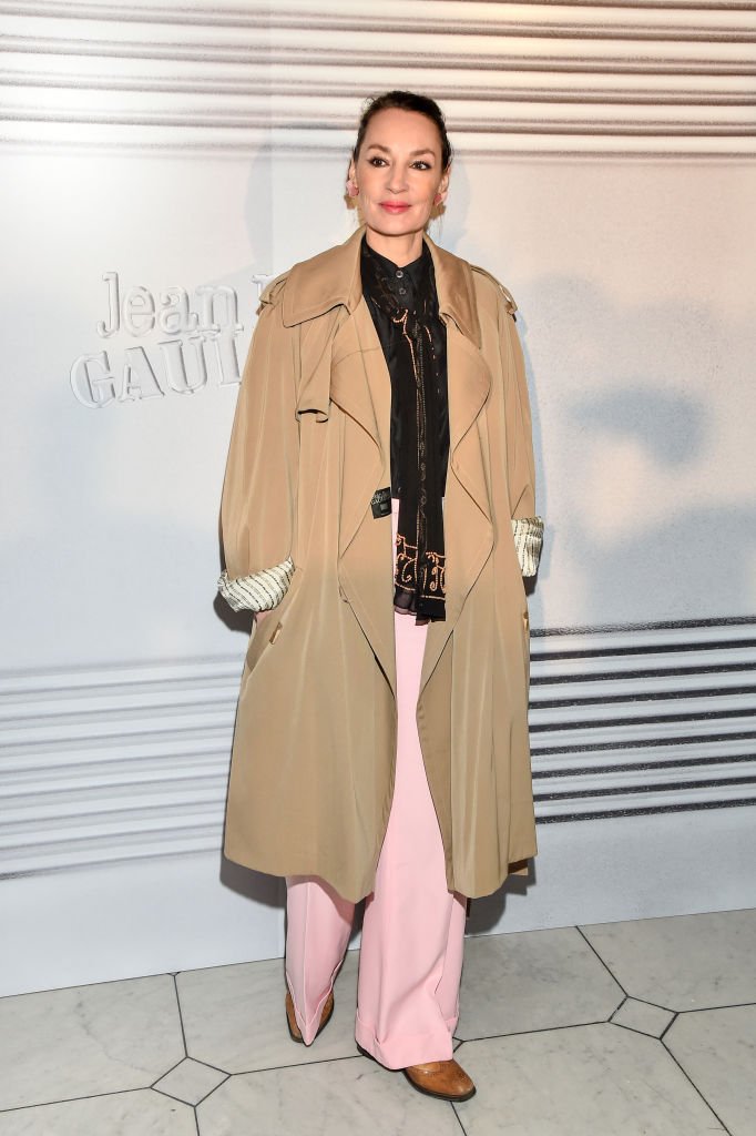 Jeanne Balibar assiste au défilé Jean-Paul Gaultier Haute Couture Printemps / Été 2020 dans le cadre de la Fashion Week de Paris au Théâtre du Châtelet le 22 janvier 2020 à Paris, France. | Photo : Getty Images Jeanne Balibar assiste au défilé Jean-Paul Gaultier Haute Couture Printemps / Été 2020 dans le cadre de la Fashion Week de Paris au Théâtre du Châtelet le 22 janvier 2020 à Paris, France. | Photo : Getty Images