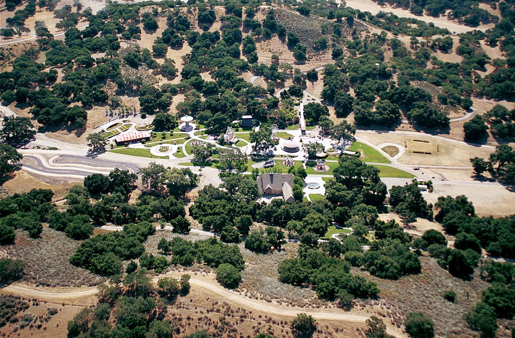 An aerial view of singer Michael Jackson''s Neverland Valley Ranch on June 25, 2001. | Photo: Getty Images